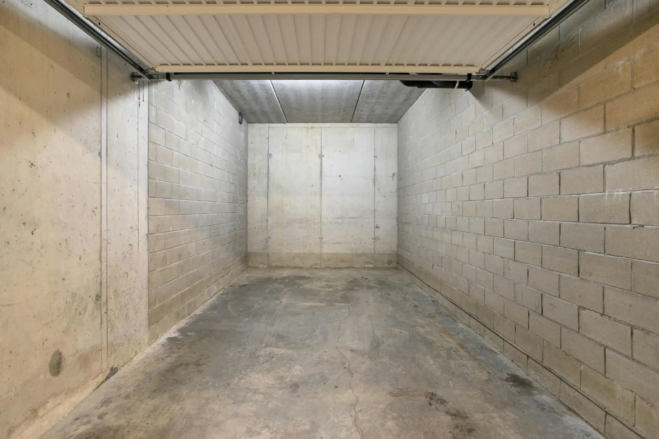 Lichtrijk 2-slaapkamer appartement in centrum Roeselare foto 14