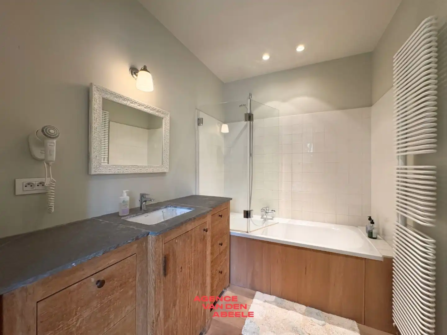 Woning met stadskoer foto 17