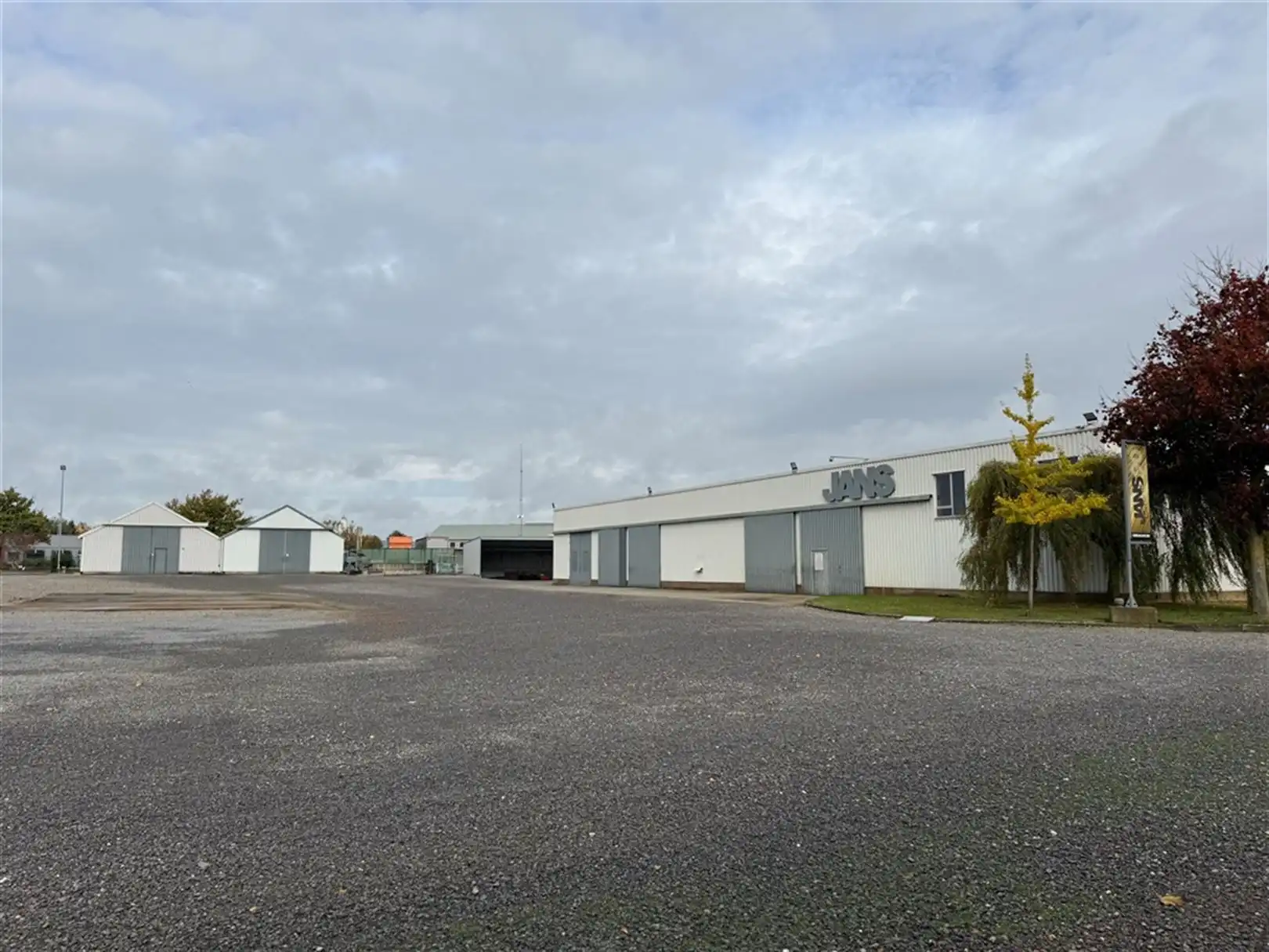Bedrijfssite op zichtlocatie Bilzen-Hoeselt foto 3