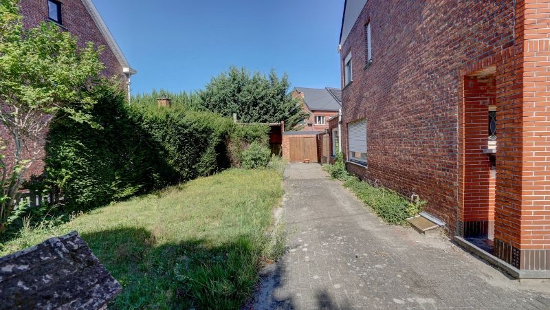 Te renoveren woonhuis van 140m² in half-open-bebouwing met tuin op 3 are 53 ca foto 2