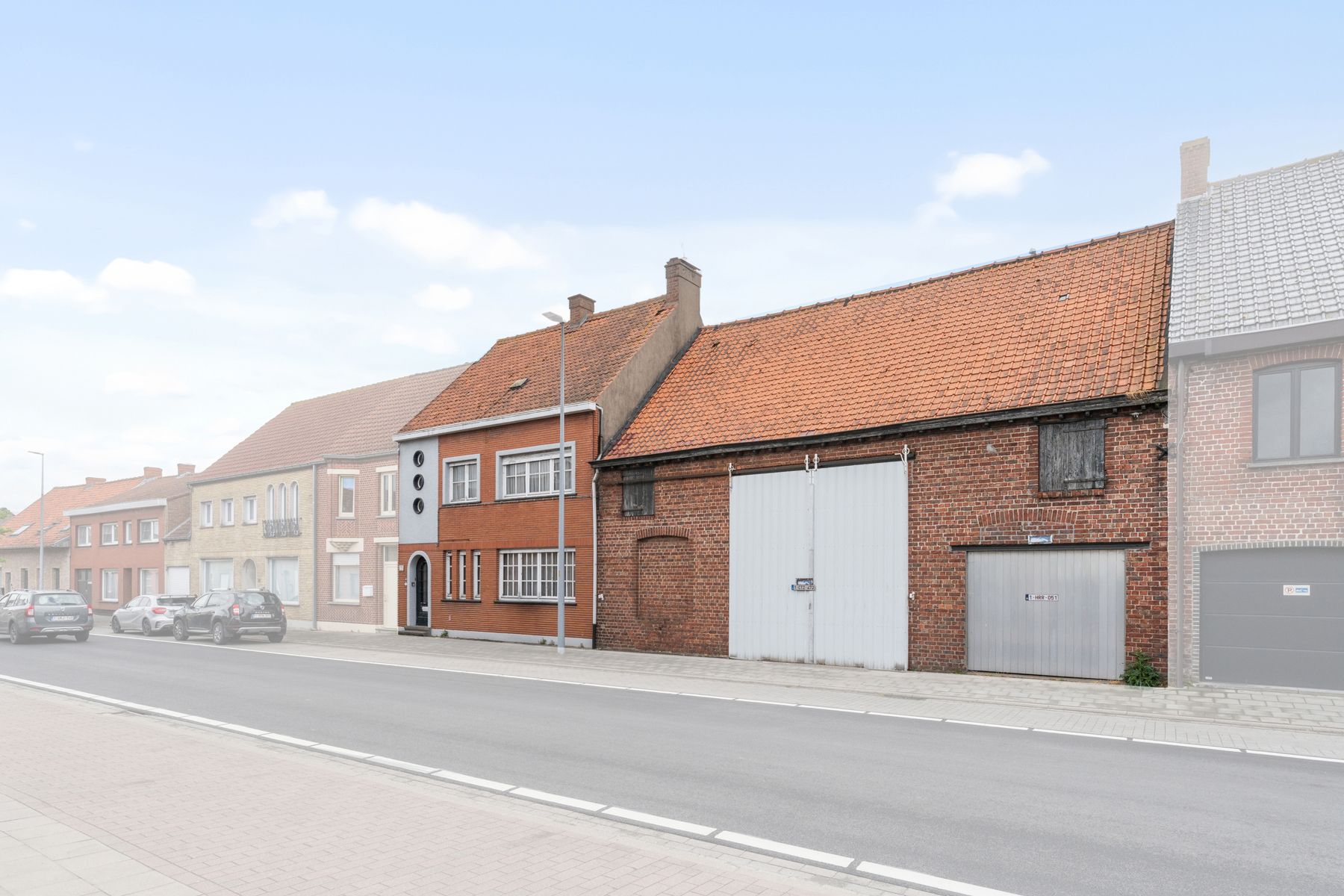 Hoofdfoto van de publicatie: Te renoveren woning met bijgebouwen op perceel van 1697 m²