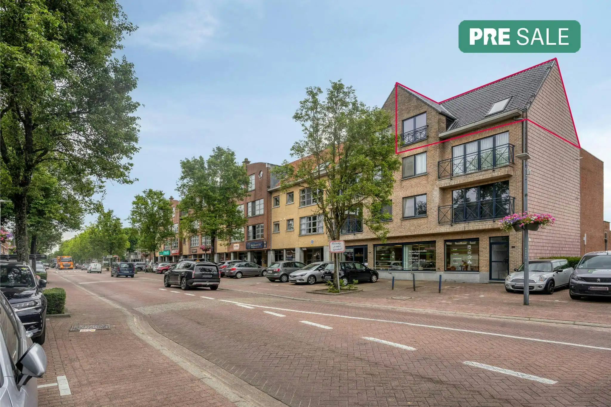 Gerenoveerd dakappartement met 1 slaapkamer in Wuustwezel foto {{pictureIndex}}