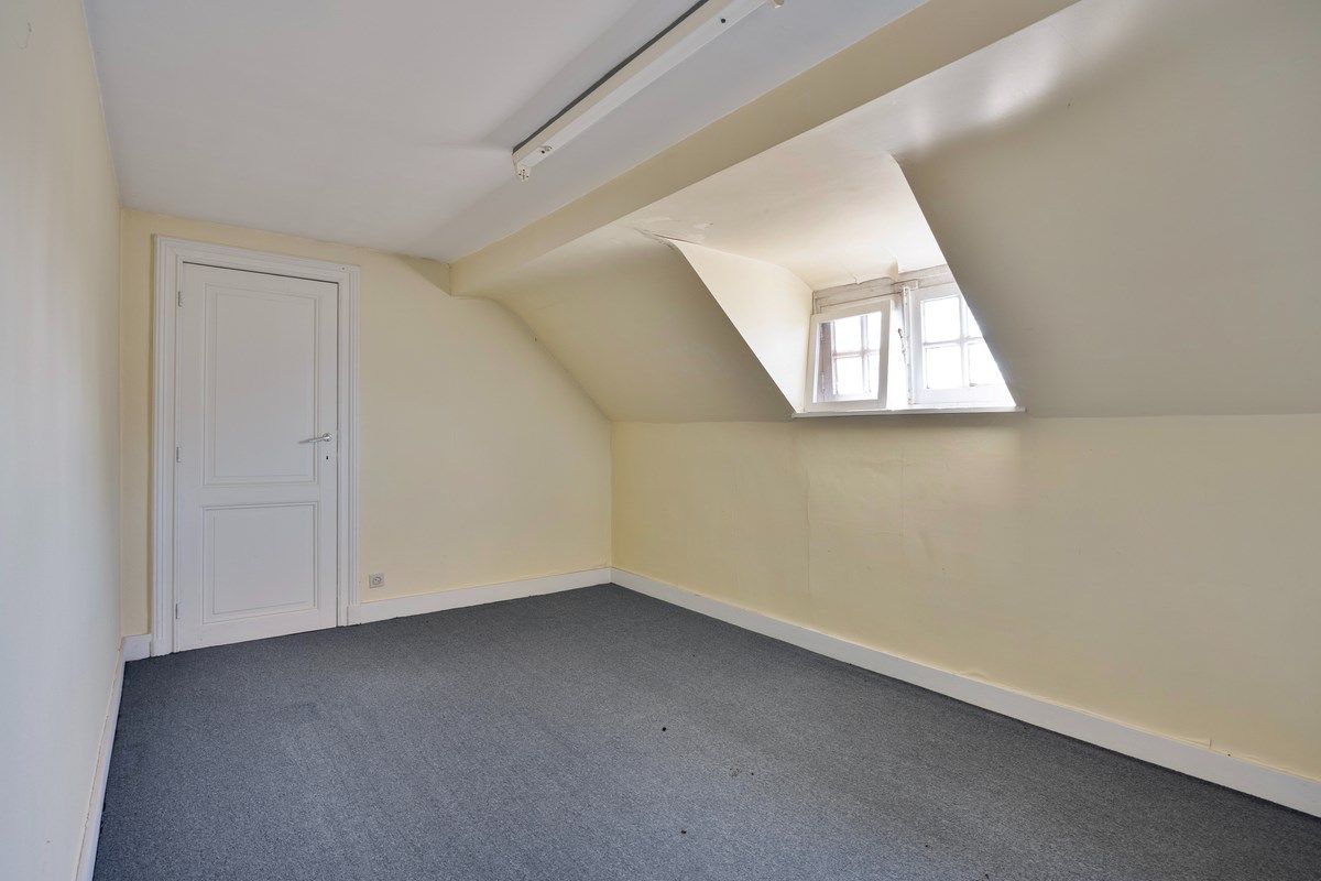 Te renoveren karaktervolle herenwoning op een prachtig perceel van 56 are. foto 24
