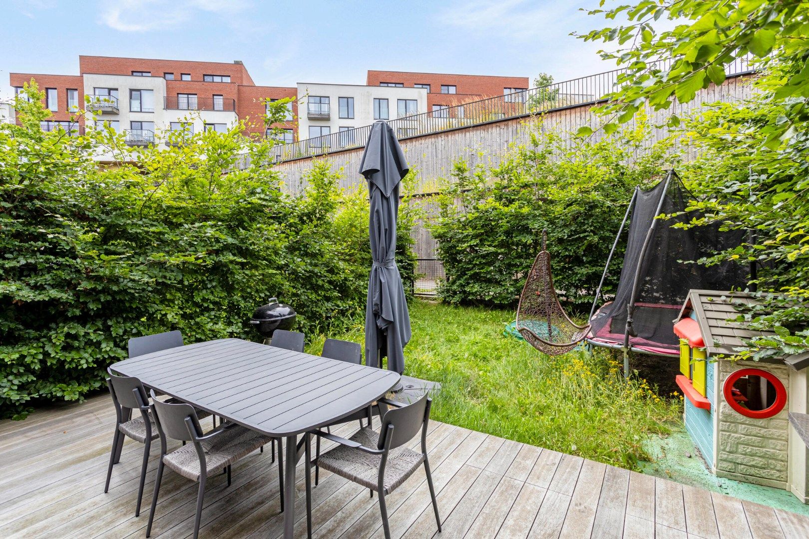 Halfopen bebouwing met vier slaapkamers en tuin in Gent foto 22