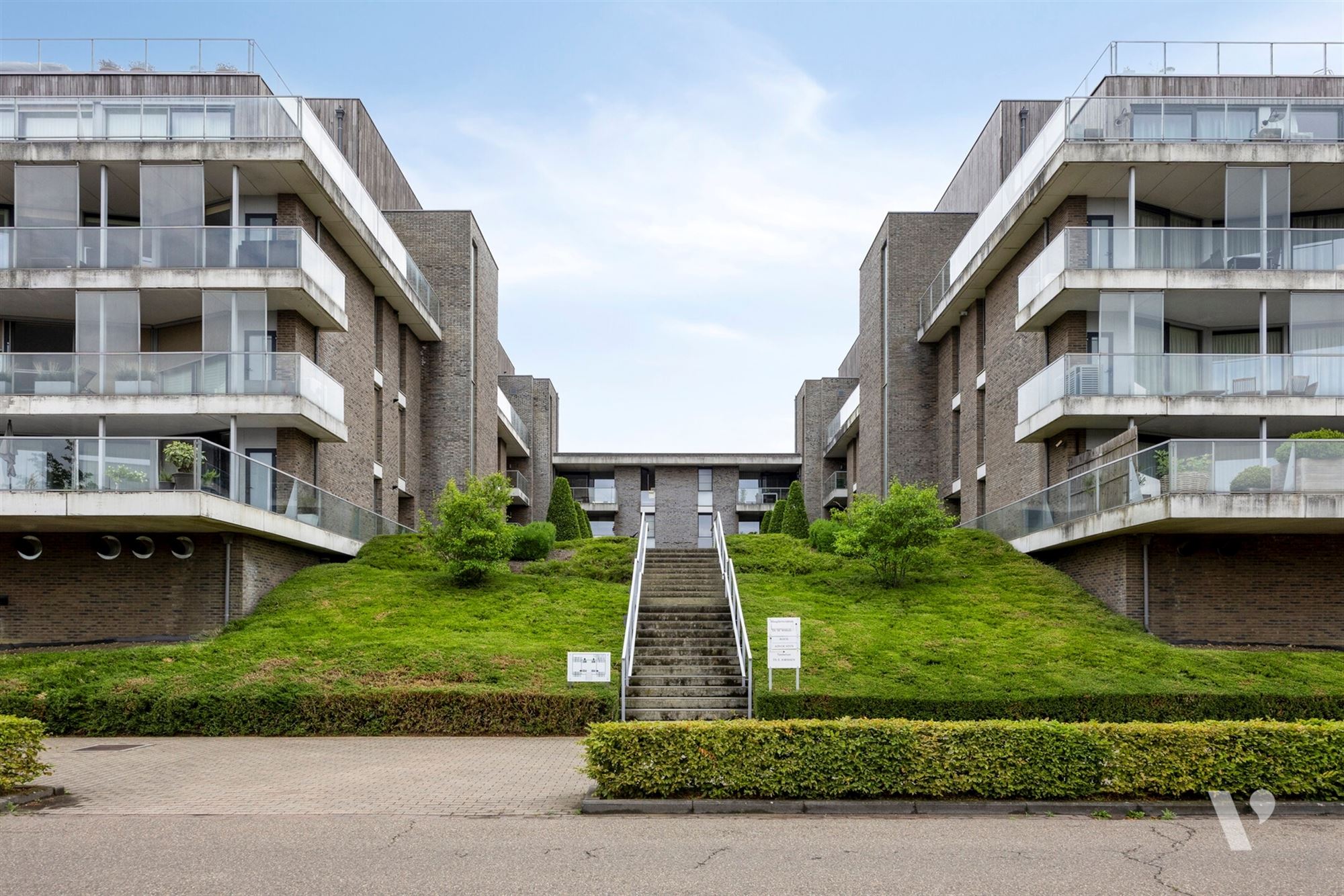Instapklaar appartement met 2 slaapkamers, terras en autostaanplaats in Hasselt (Rapertingen) foto 3