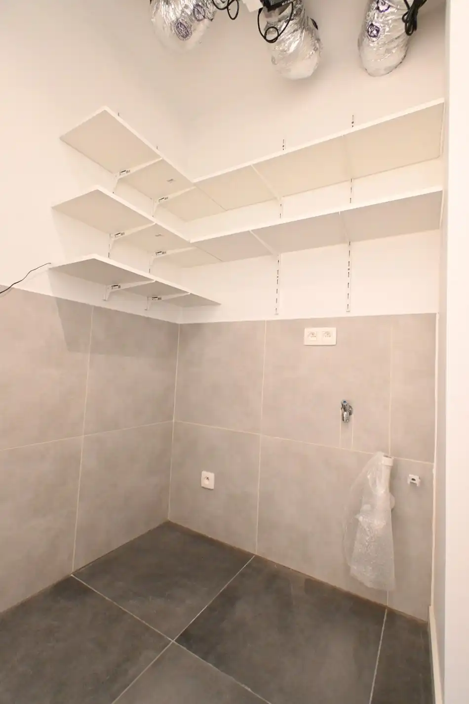 Knap recent appartement met 2 slaapkamers en mooi uitzicht + autostandplaats foto 13