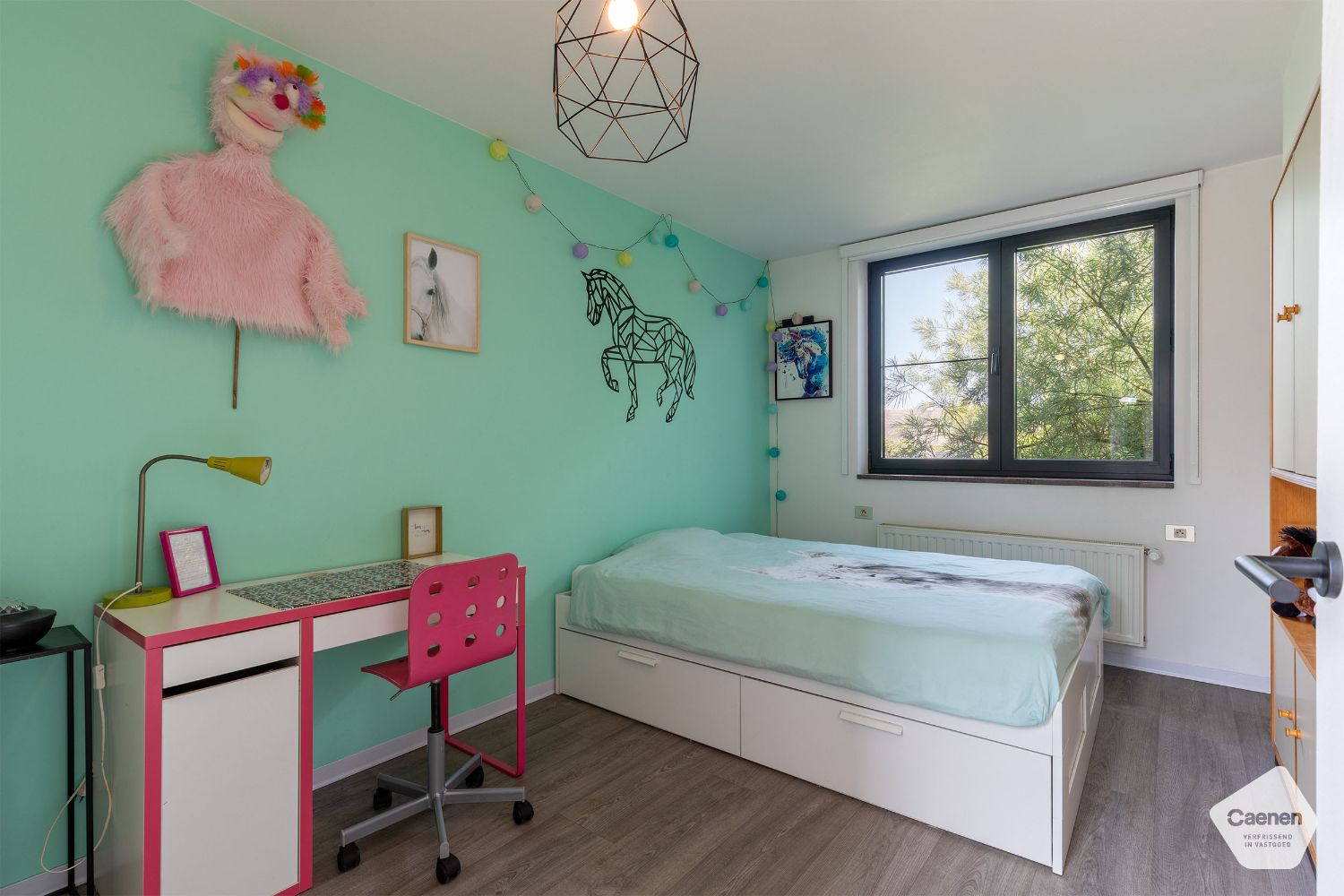 UNIEKE & LUCHTIGE ALLEENSTAANDE WONING met 4 SLAAPKAMERS ,RUIME GARAGE en TUIN foto 9