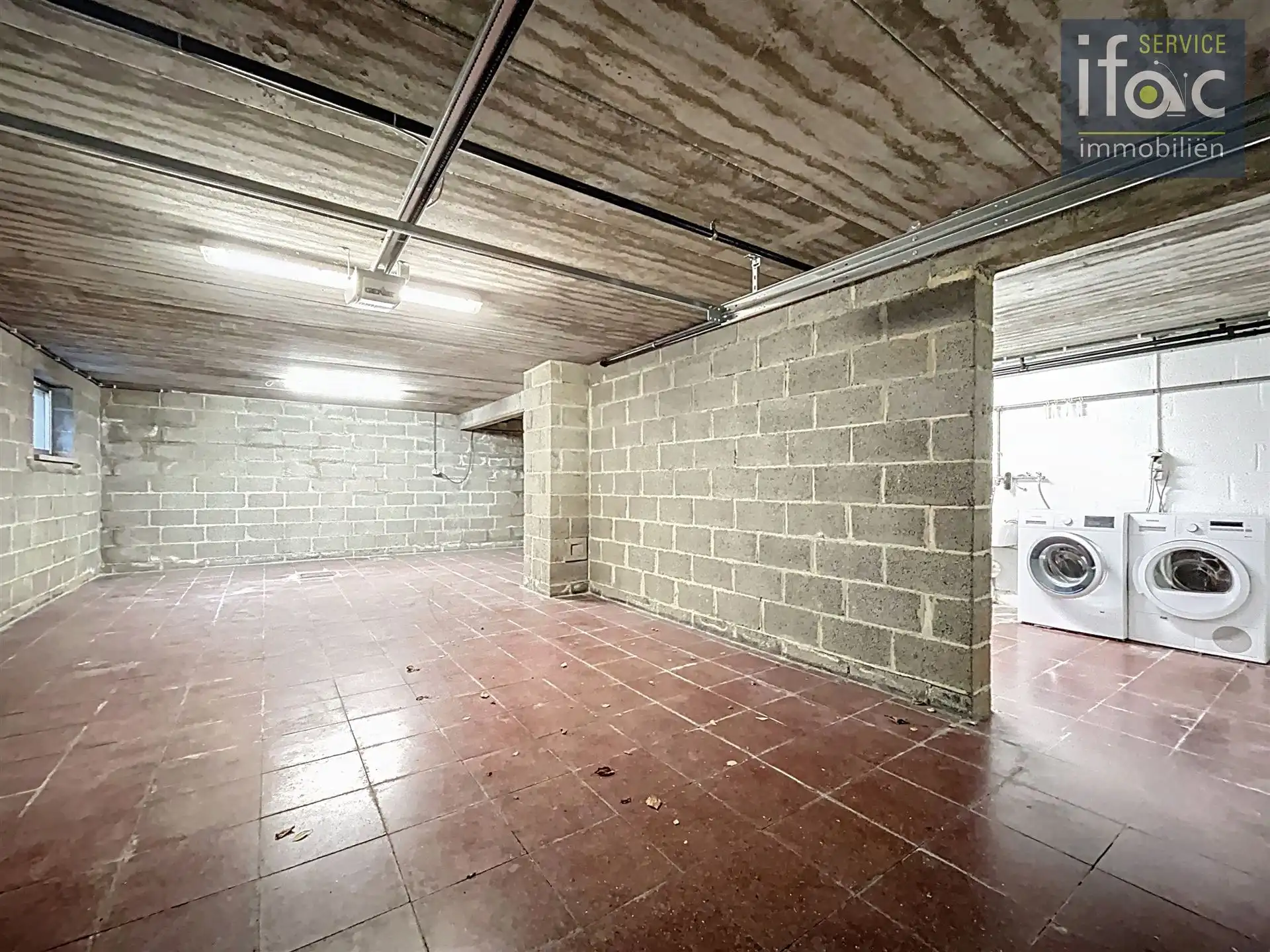 Villa met 5 slaapkamers, 2 badkamers op uitstekende locatie foto 23