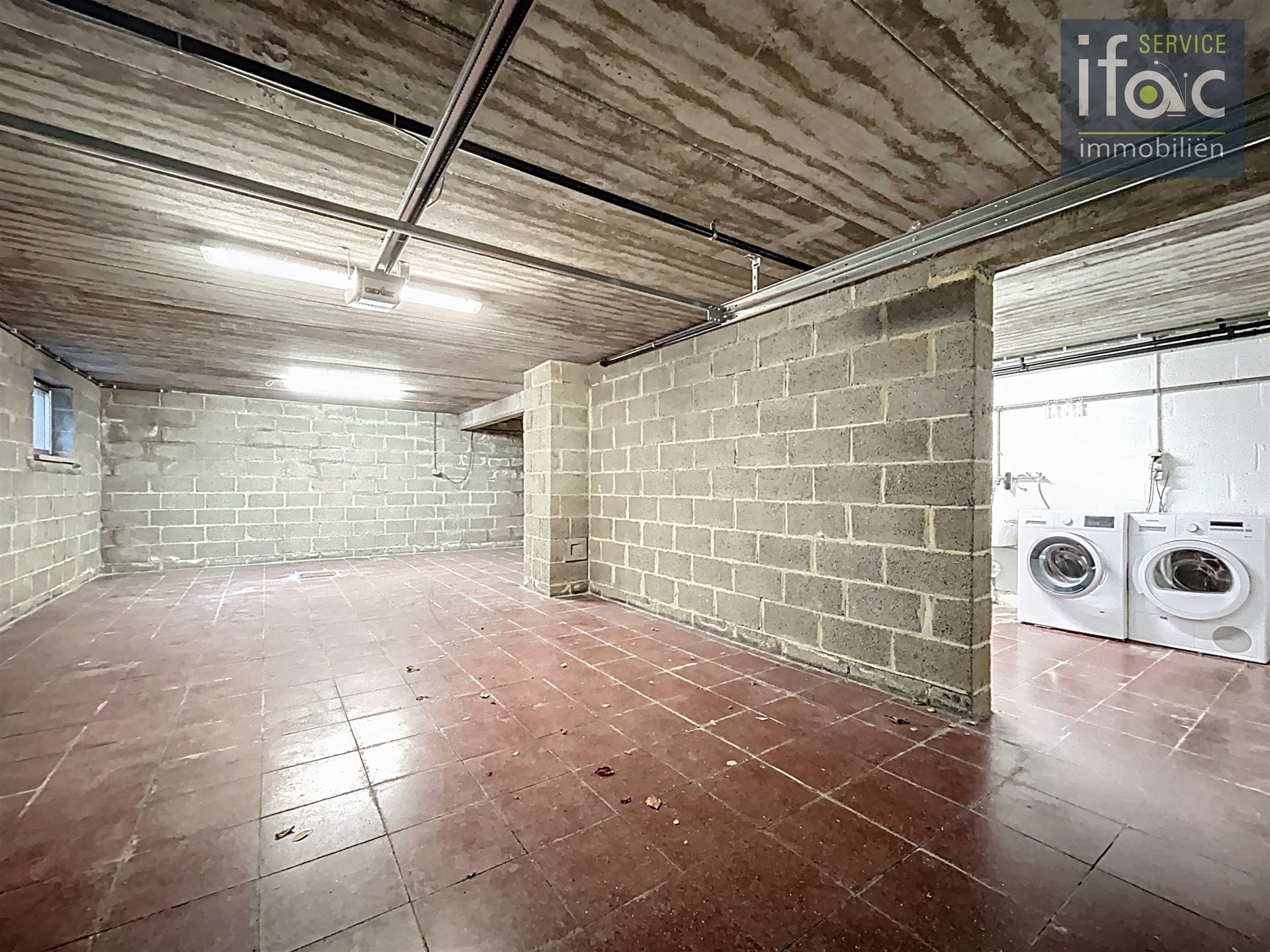 Villa met 5 slaapkamers, 2 badkamers op uitstekende locatie foto 23