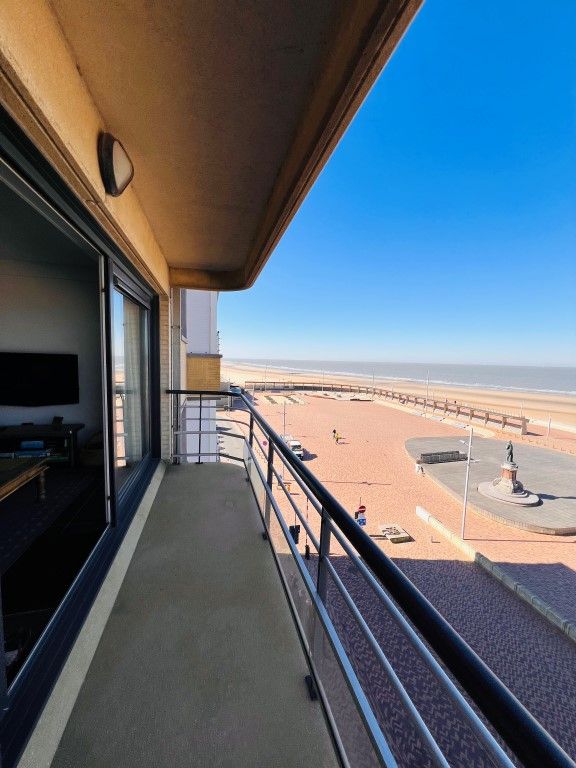 Luxueus appartement met 3 kamers en frontaal zeezicht foto 2