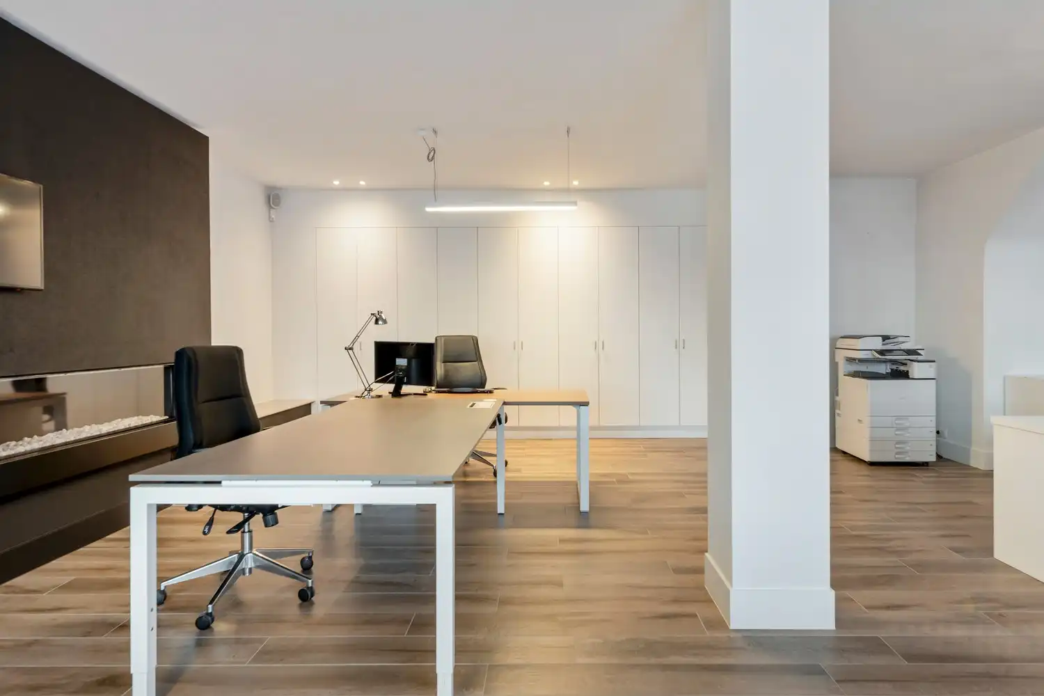 Uiterst gunstig gelegen kantoor. foto 7