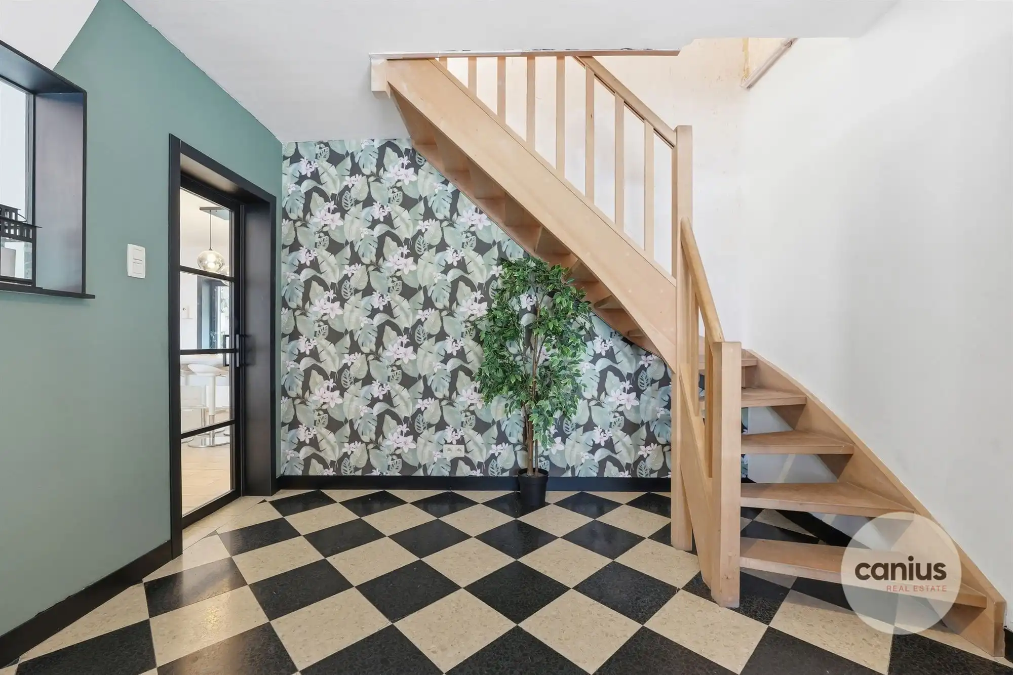 GERENOVEERDE VRIJSTAANDE WONING MET 4 SLAAPKAMERS EN EEN GEZELLIGE TUIN IN WALSHOUTEM foto 3