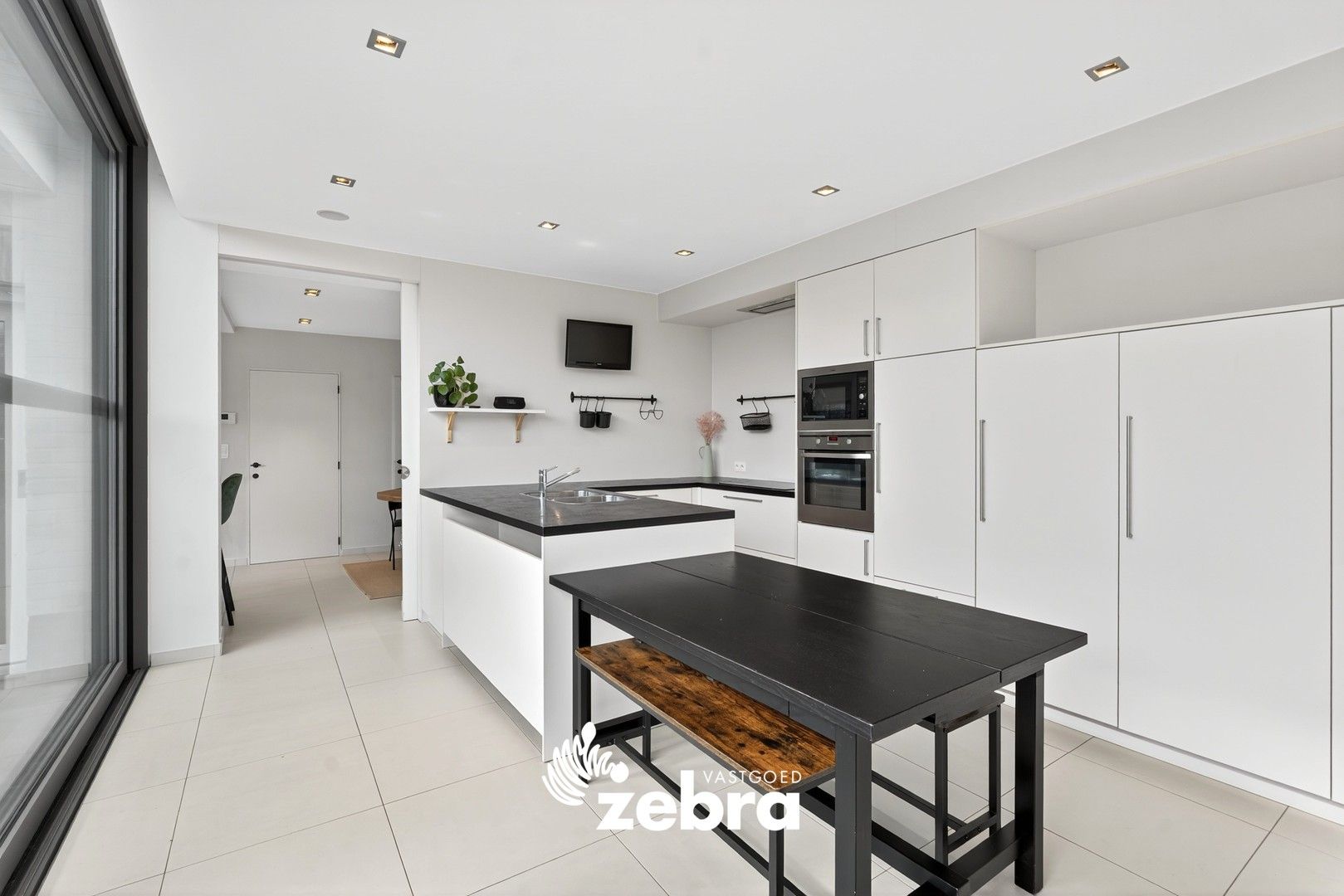 Charmante, gerenoveerde woning op toplocatie in de Bosmolens te Izegem! foto 11