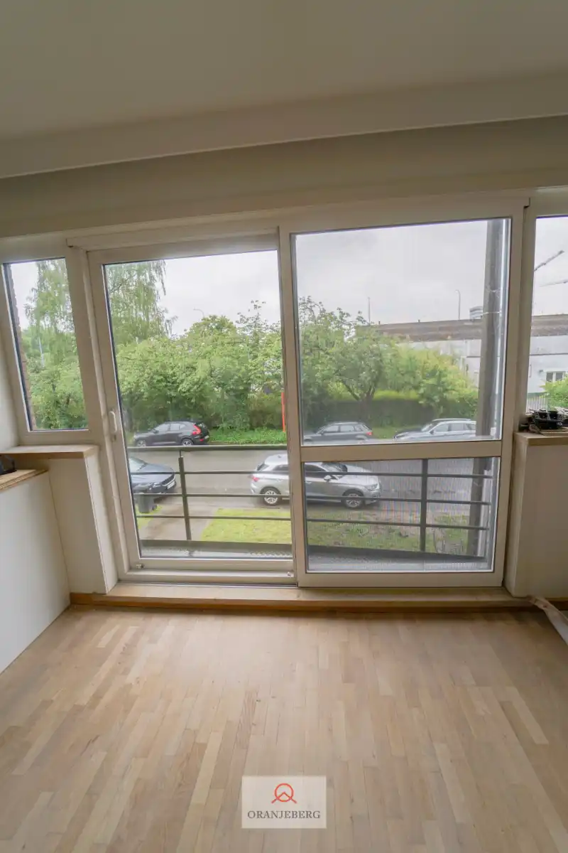 Gerenoveerd 2-slpk appartement met ruim terras! foto 3