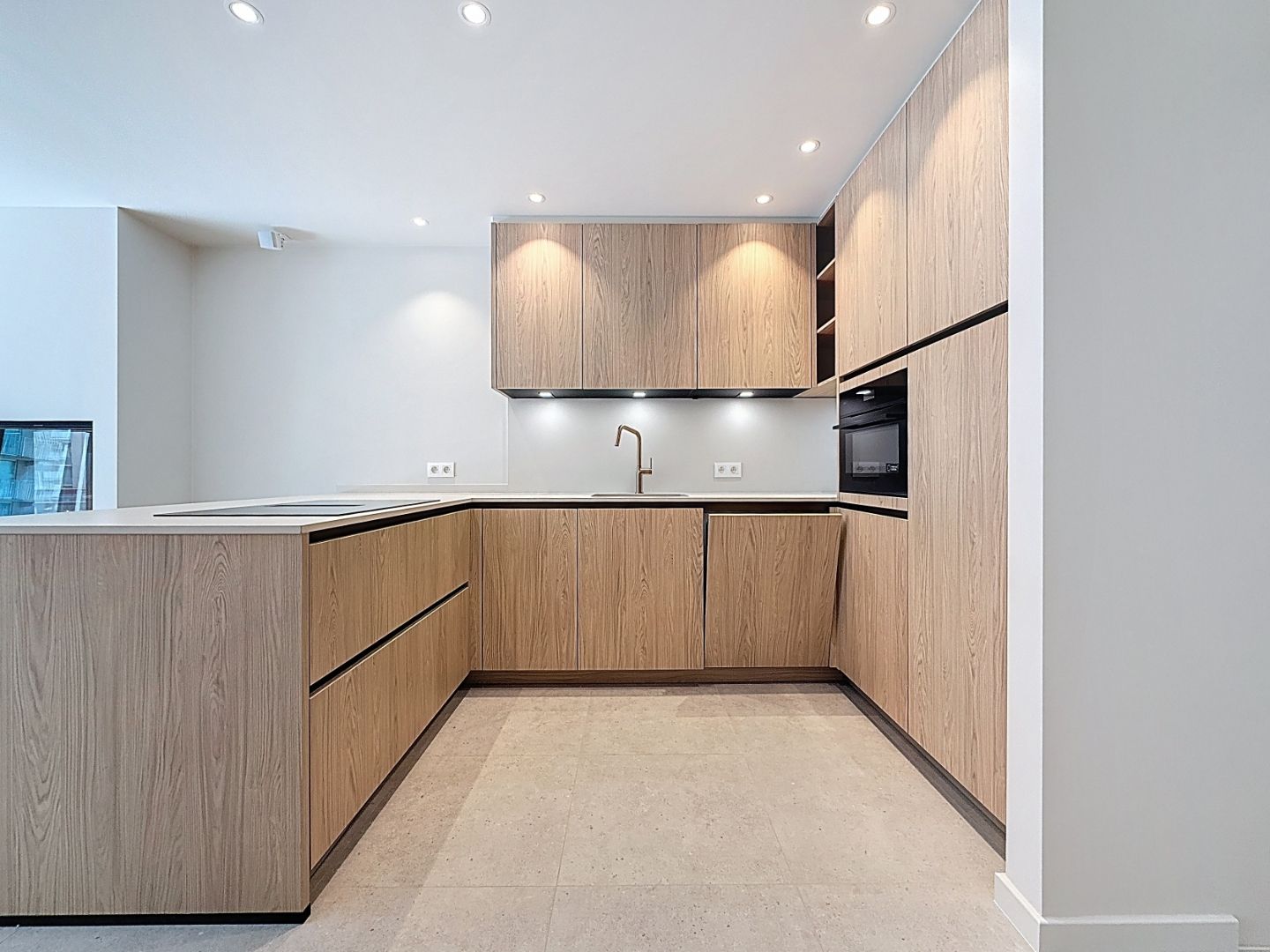 Stijlvol gerenoveerd appartement in Nieuwpoort foto 4