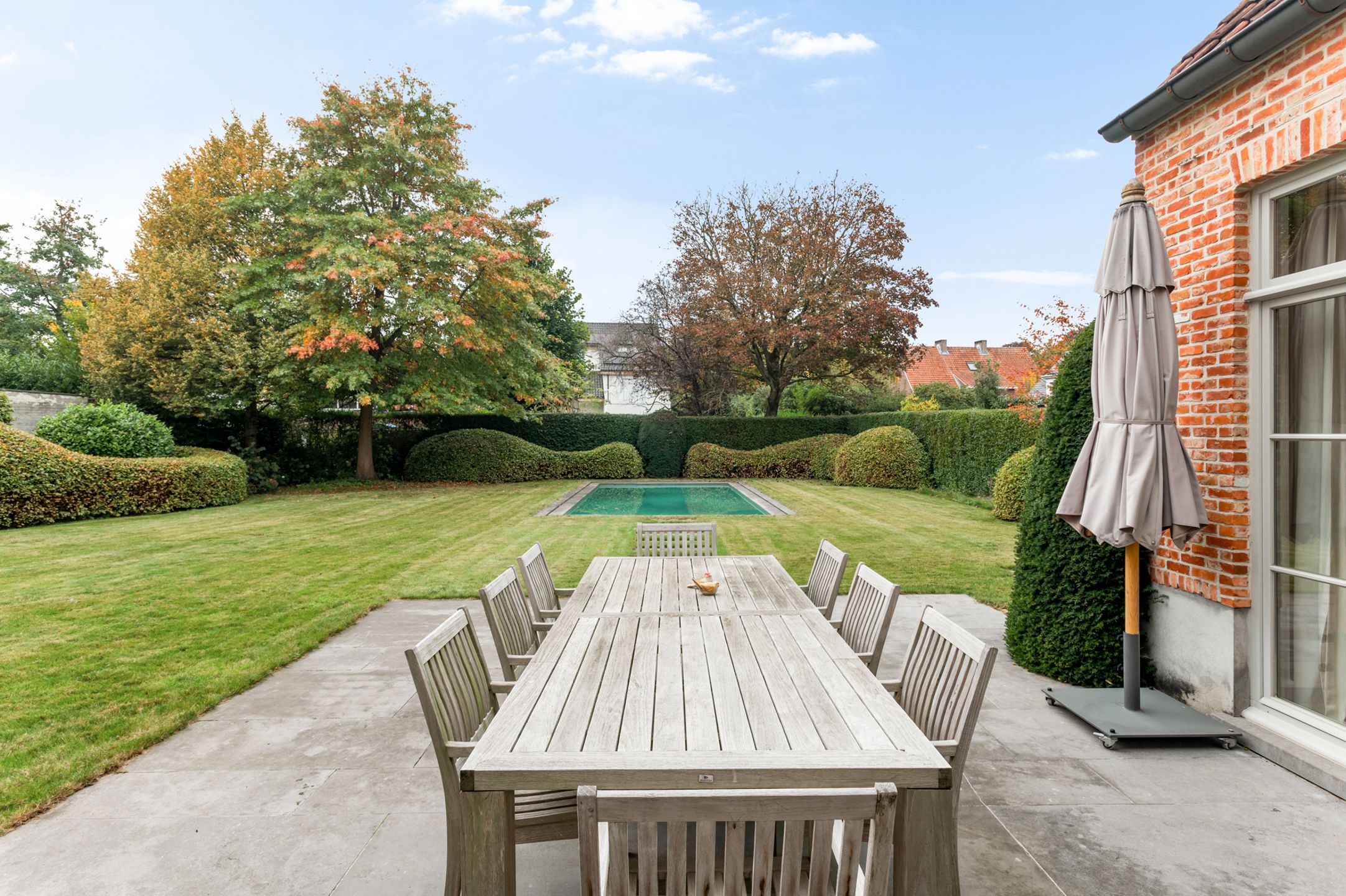 Uitzonderlijk mooie en recente woning op schitterend perceel foto 21
