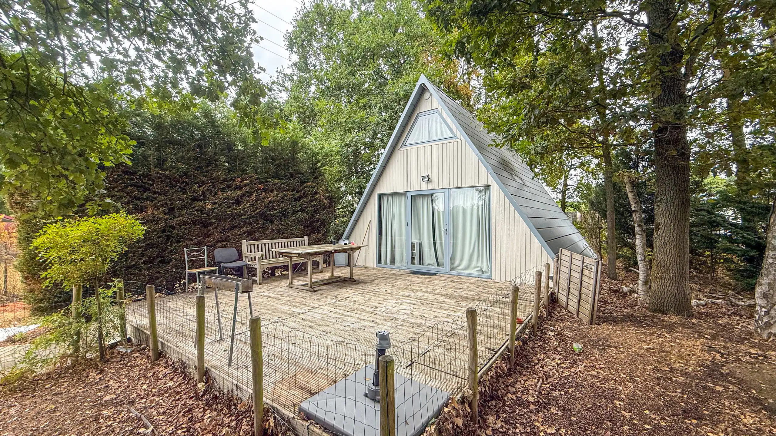 Gelijkvloerse woning met ruim magazijn en zwembad! foto 43