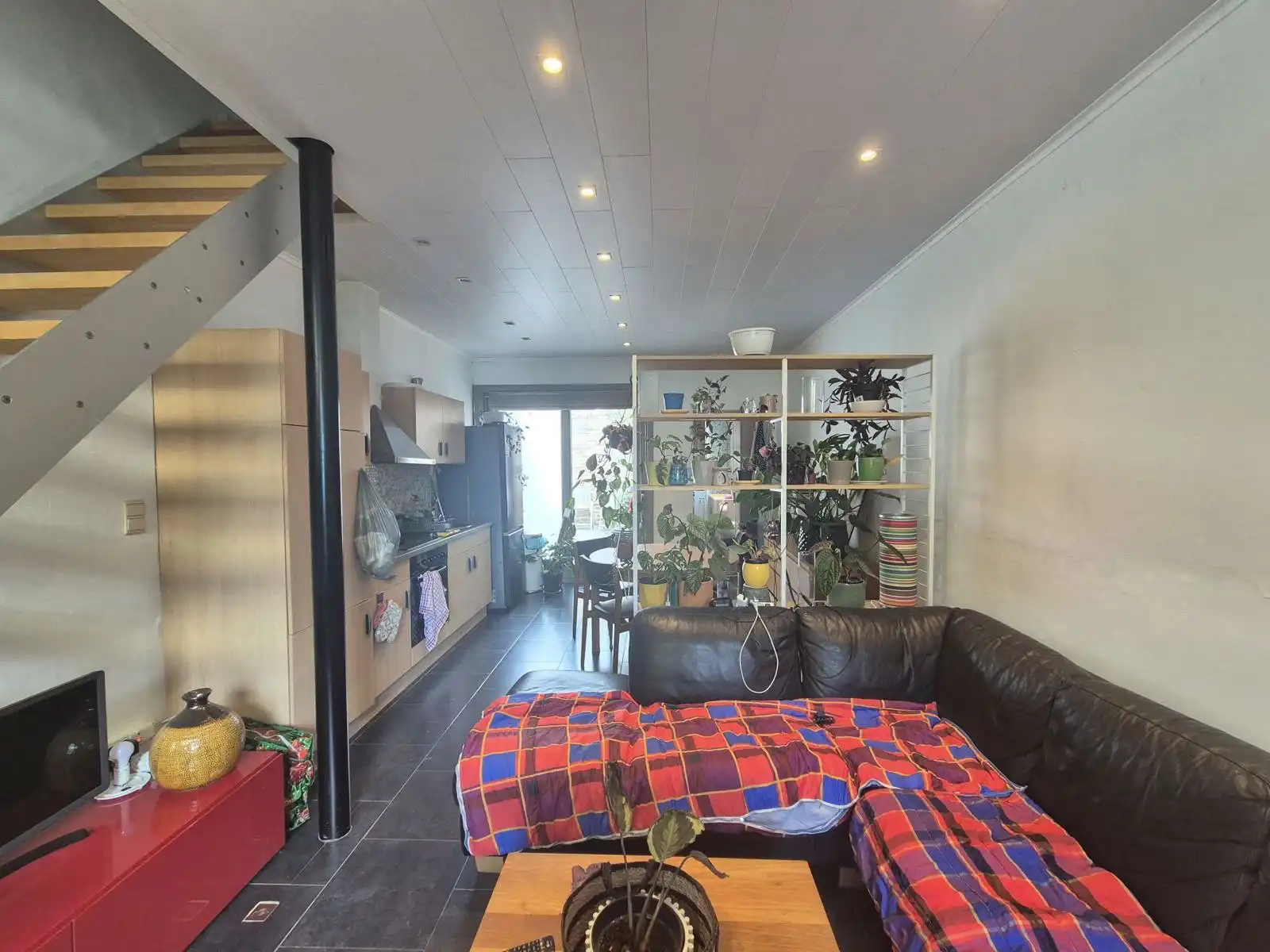 Gerenoveerde rijwoning met 2 slaapkamers foto 3