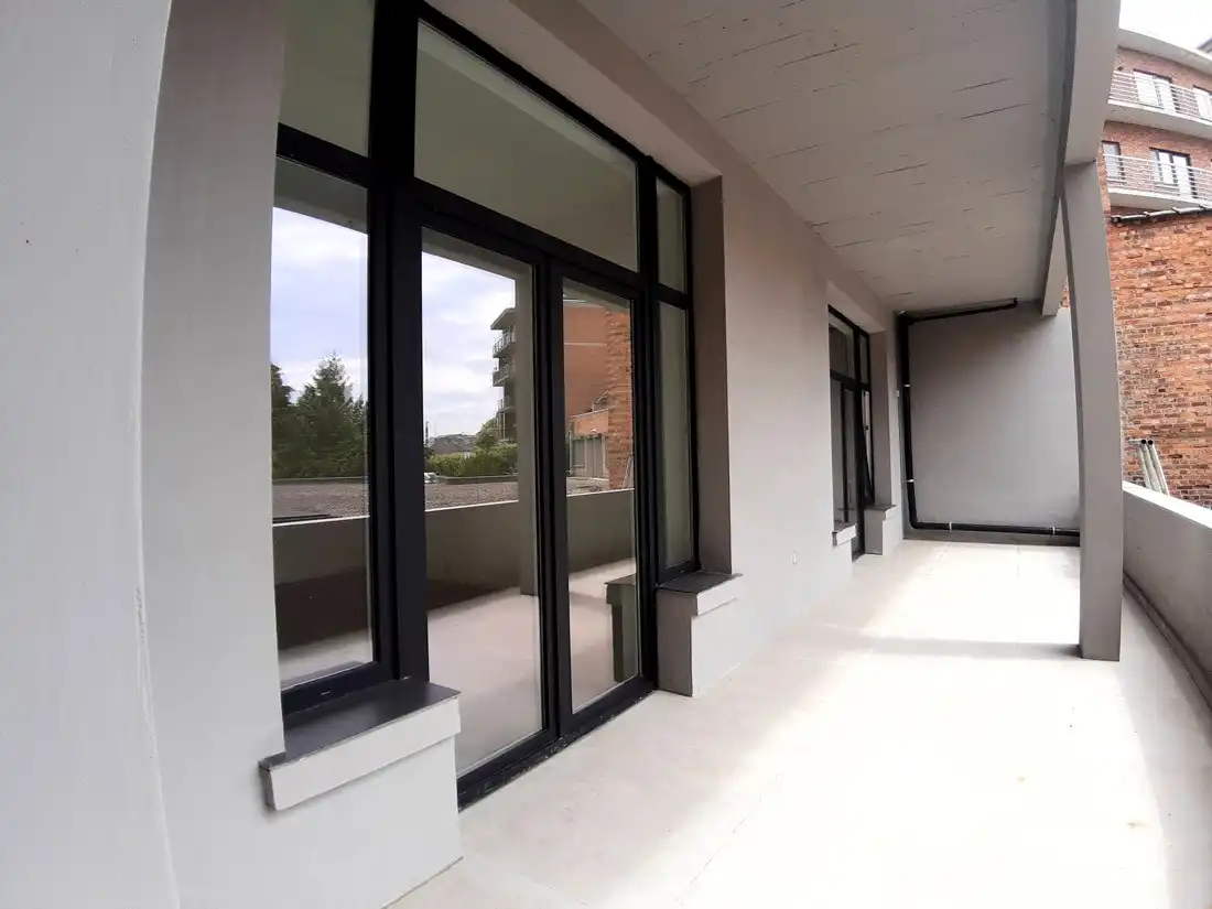 Zeer ruim gerenoveerd appartement te Hasselt foto 18