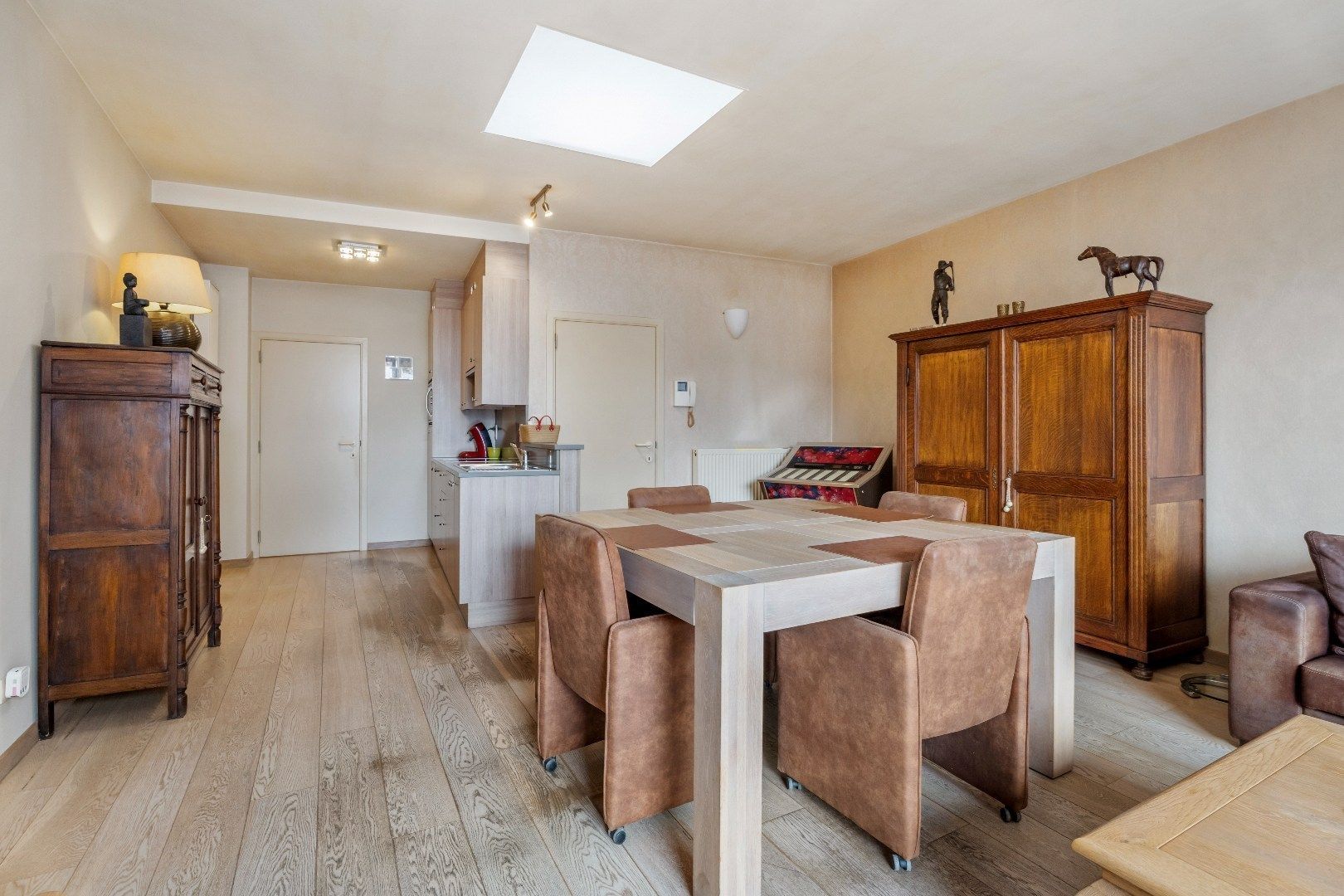 Uniek triplex met zonneterras van 75 m² in hartje Ieper foto 5