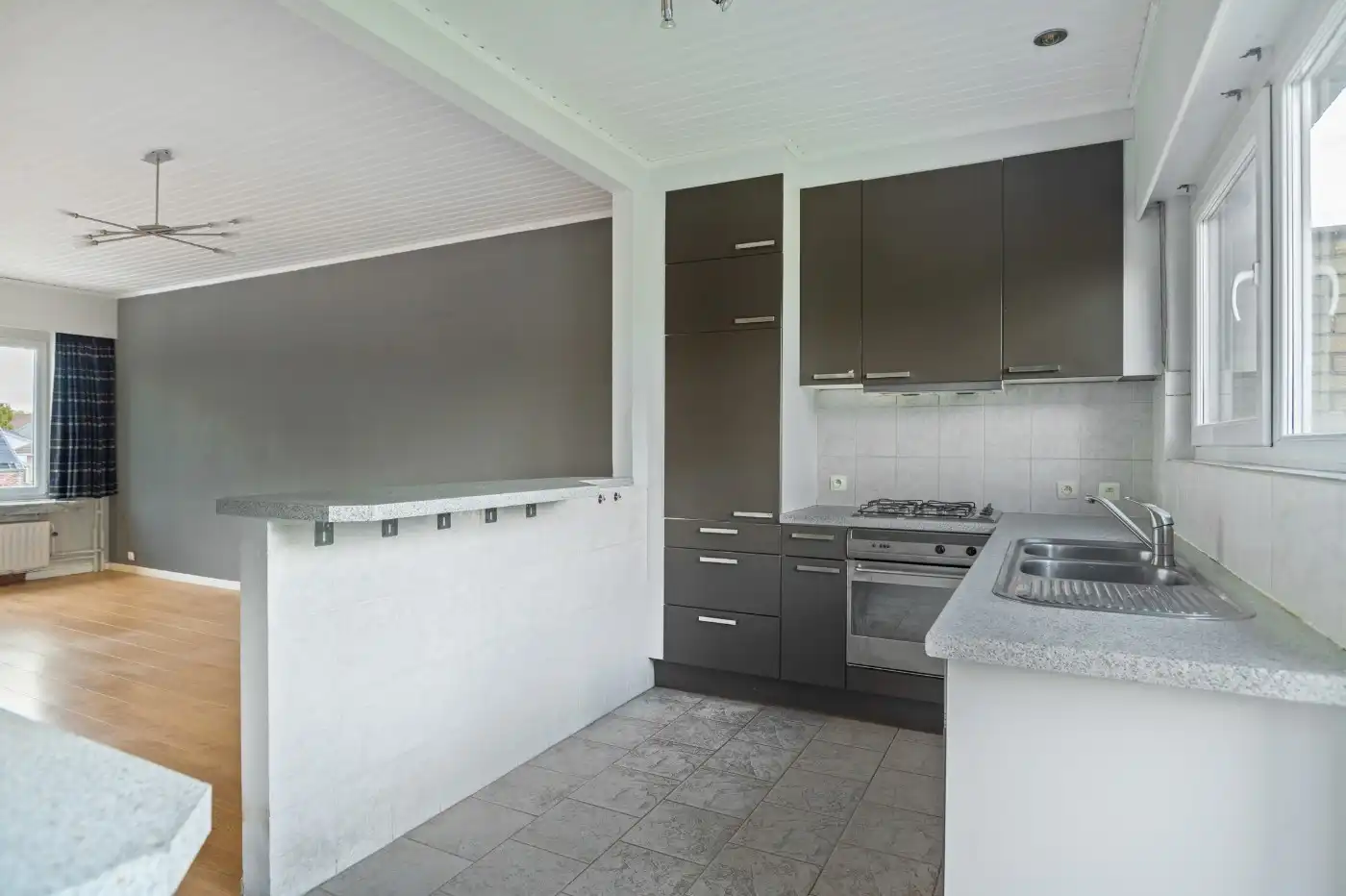 Ruime, instapklare bel-etagewoning met 3 slpk., inpandige garage en tuin foto 8