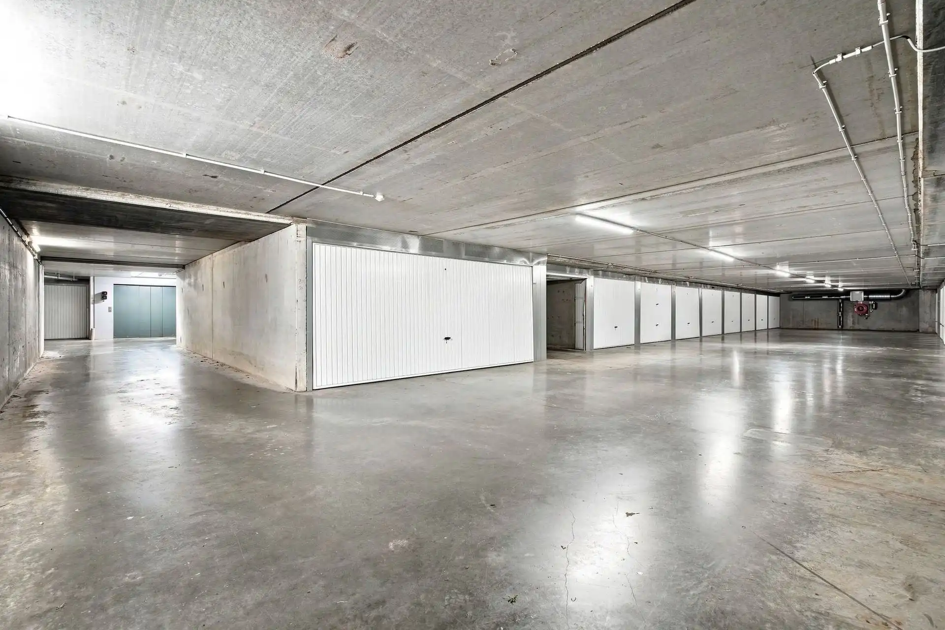 GESLOTEN GARAGE / JACHTHAVEN - CENTRUM foto 7