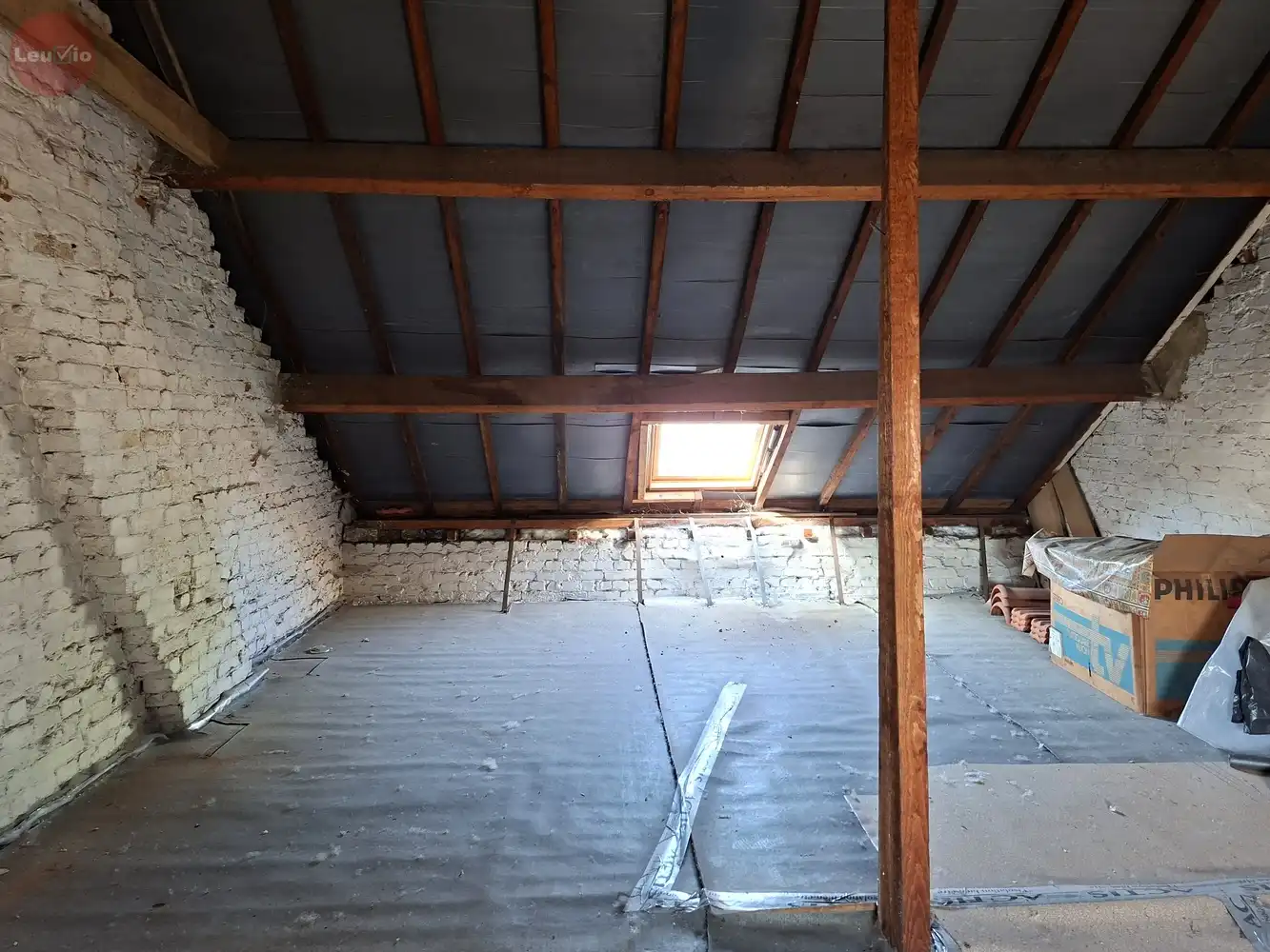Goed gelegen woning // 2 slaapkamers + zolder om af te werken foto 30