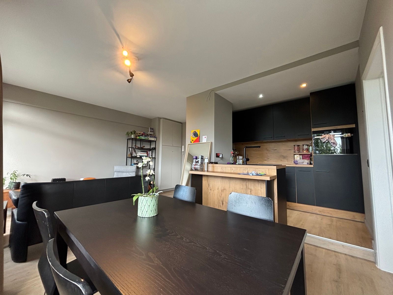 Flat met groen uitzicht!  foto 3