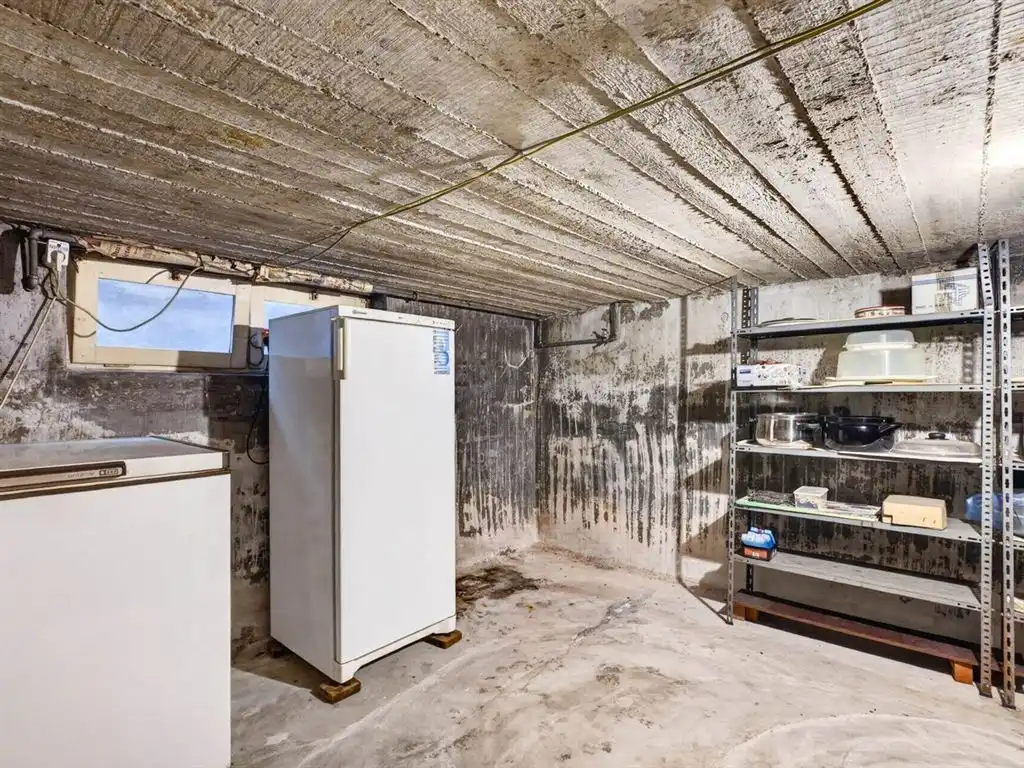 Verzorgde, vrijstaande woning, op te frissen naar eigen smaak foto 36