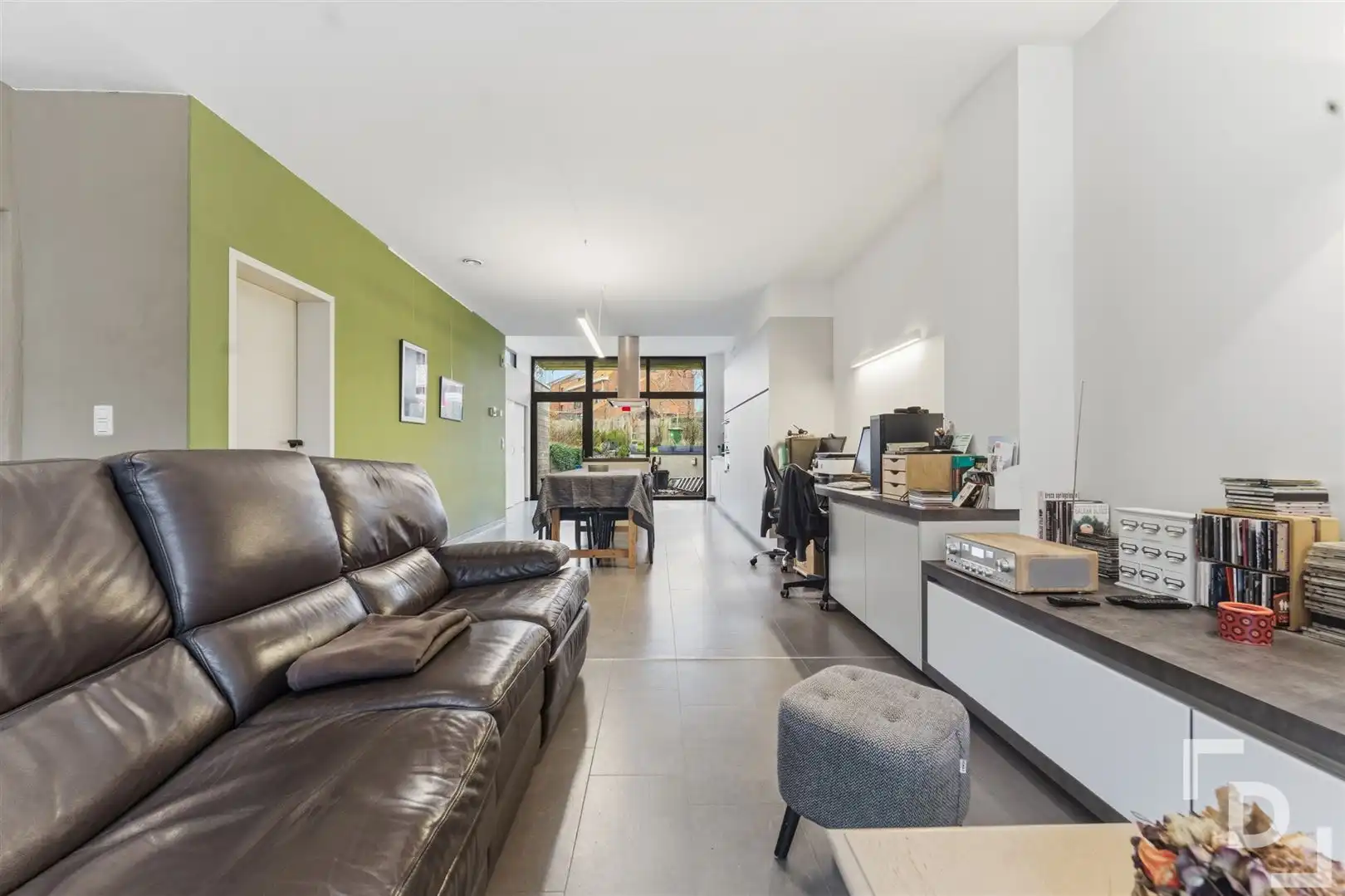 Gerenoveerde woning met huislift op toplocatie in Ieper. foto 2