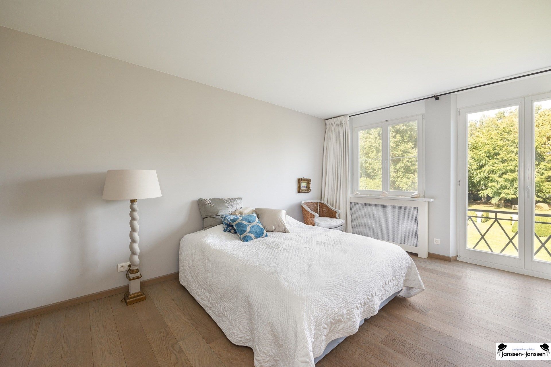 Tijdloze elegantie met moderne luxe foto 25