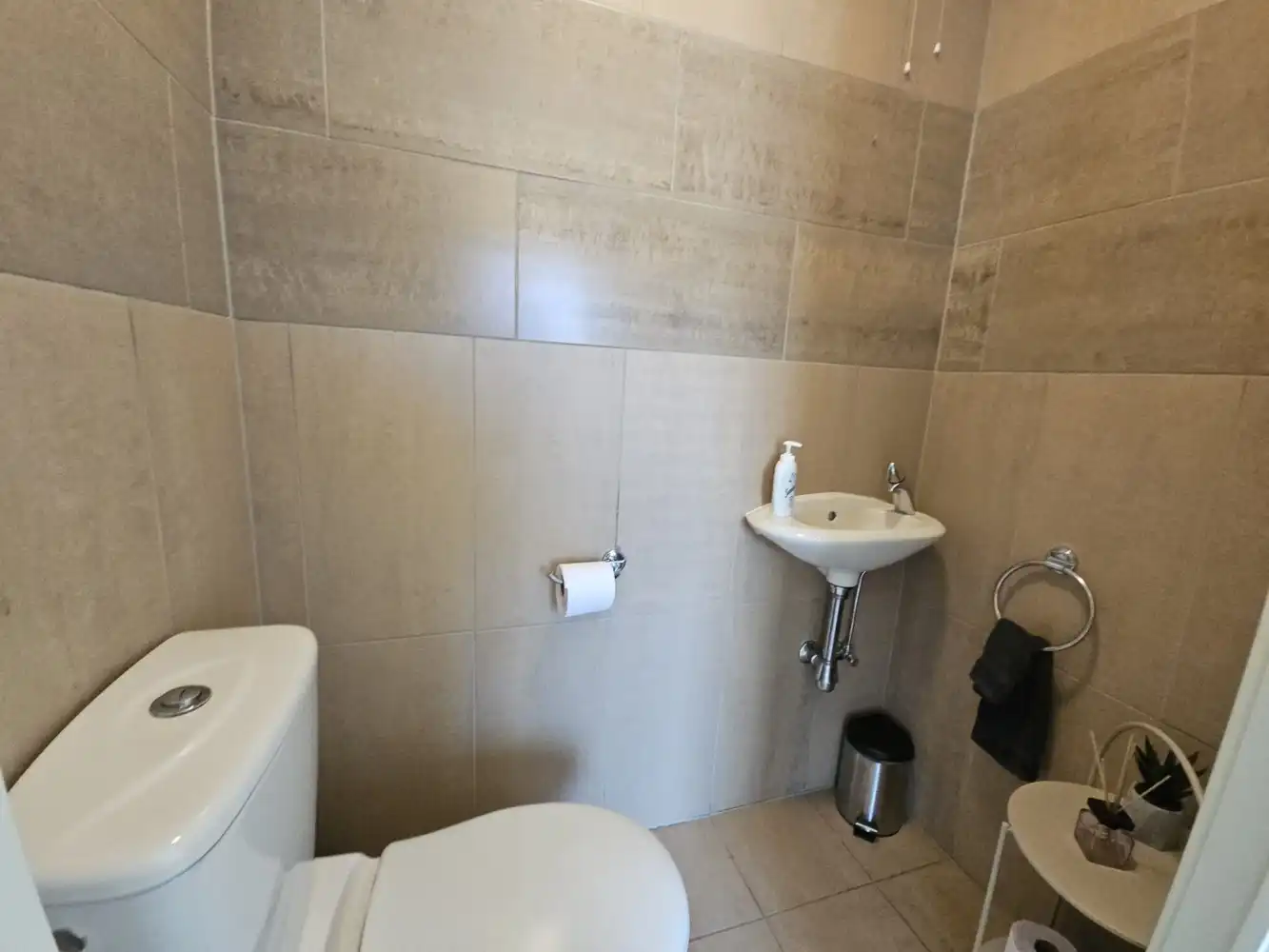 Duplex appartement met ruim terras en carport/berging foto 4