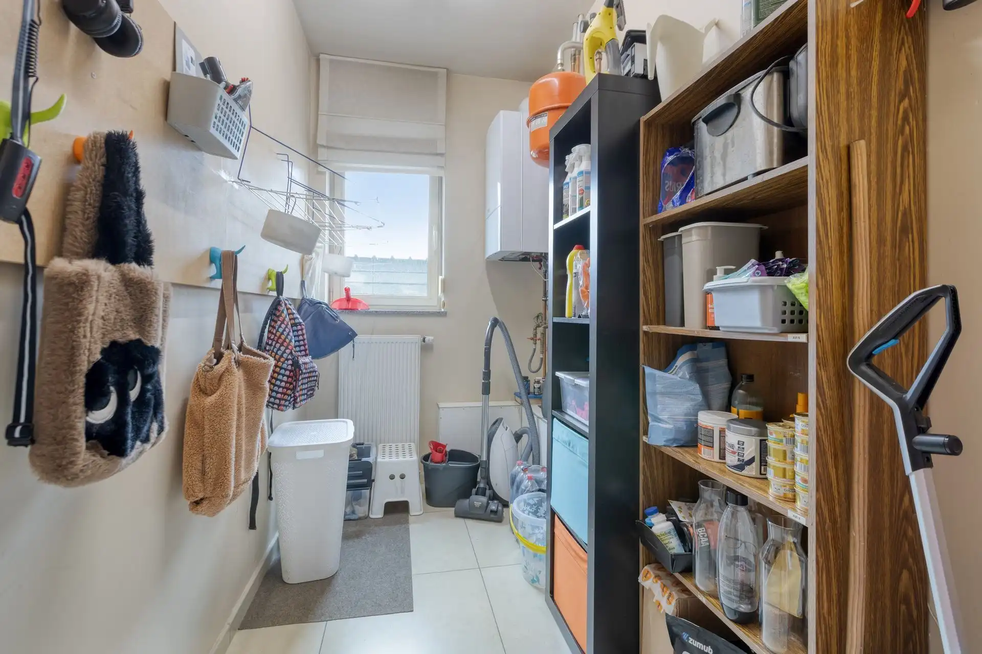 Ruime woning met maar liefst 4 slaapkamers én praktijkruimte in Maasmechelen! foto 10