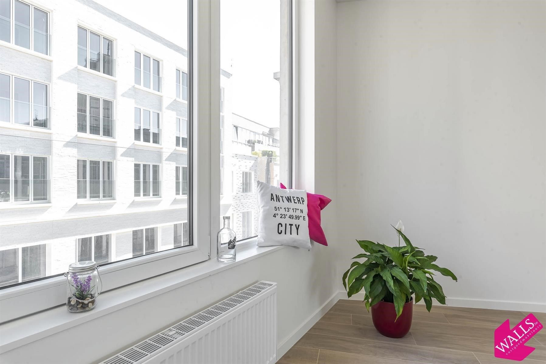 Luxueus gerenoveerd appartement op topligging foto 3