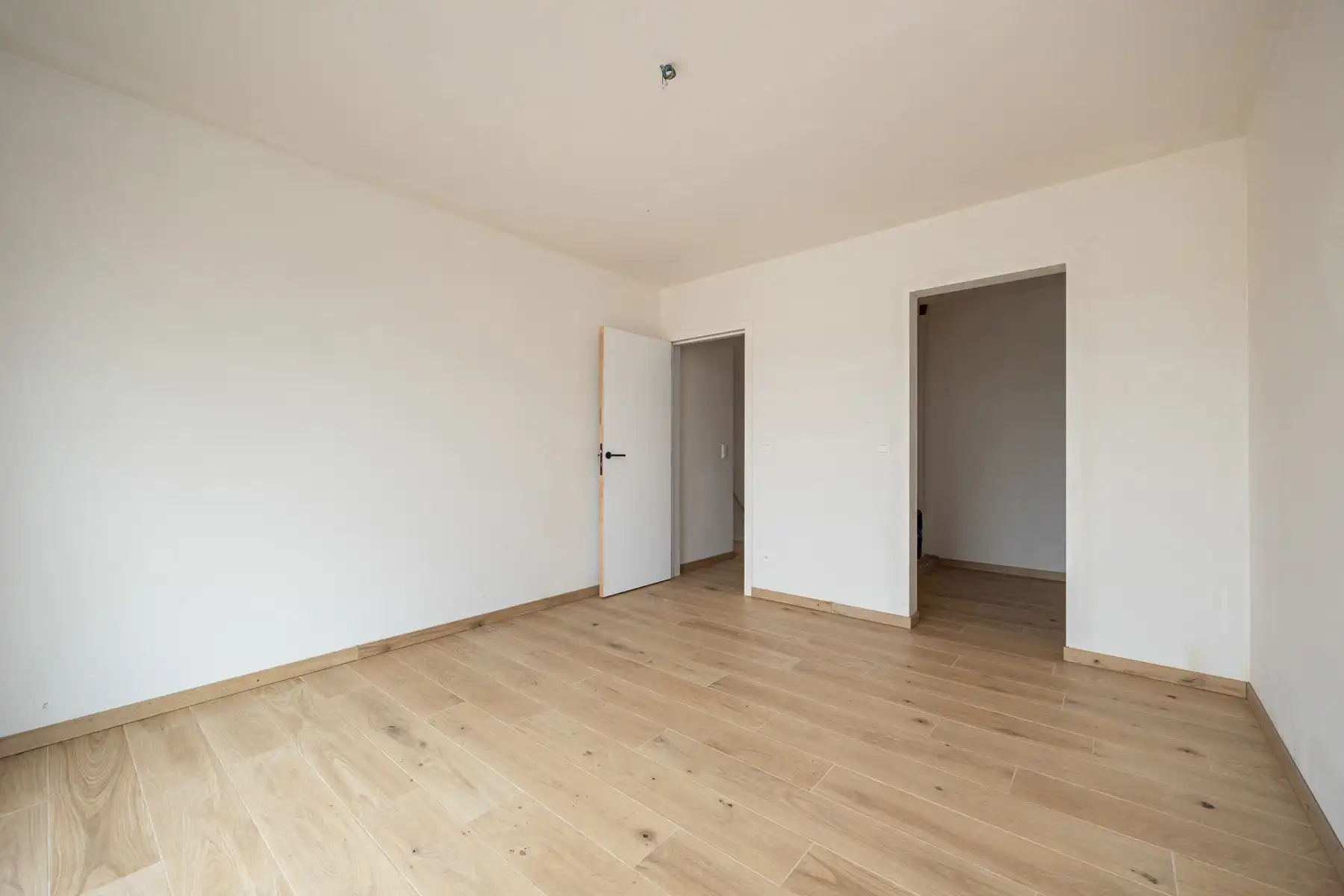 Woning met 3 slaapkamers en fietsenberging/carport op perceel van ca 367m² foto 7