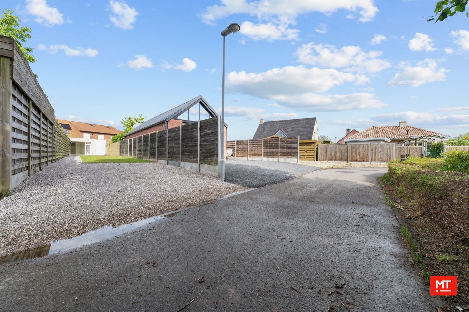 Volledig gerenoveerde woning met 3 slaapkamers, tuin en uitweg foto 4