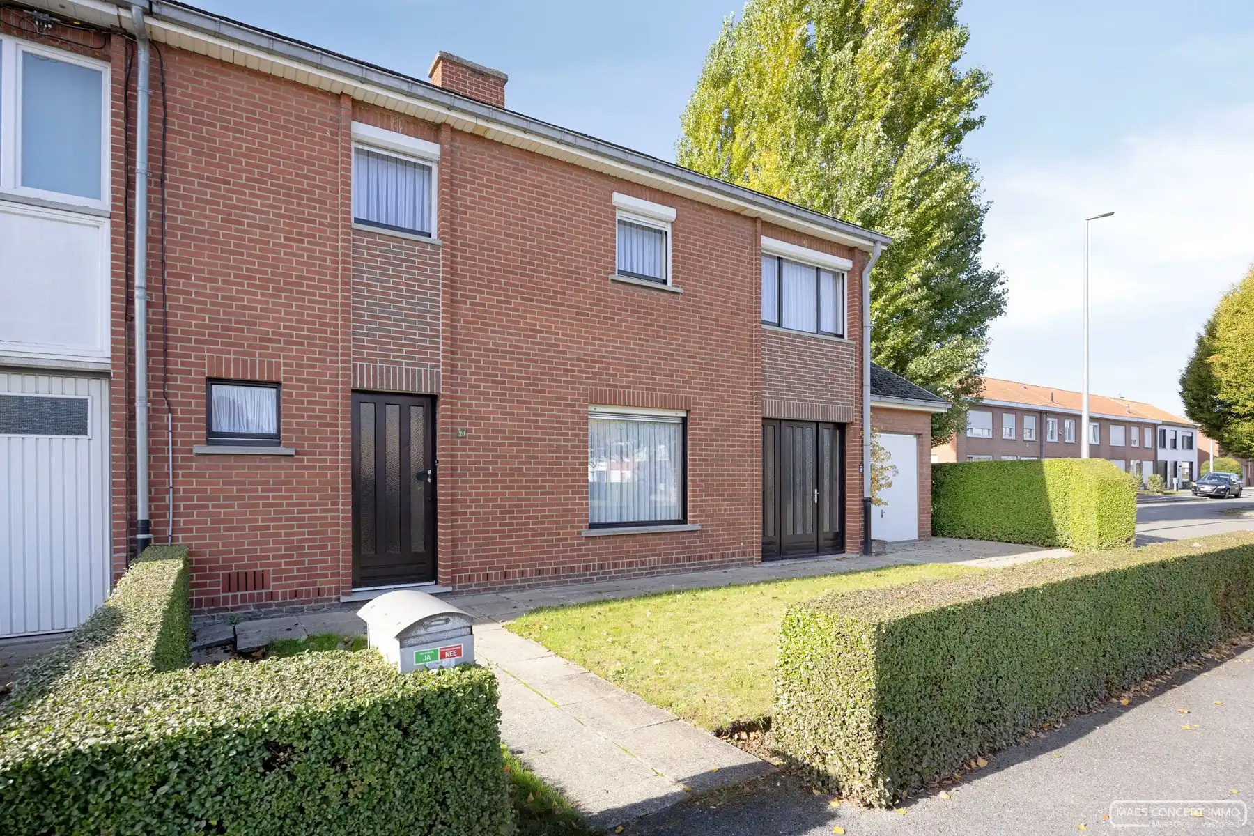 Hoofdfoto van de publicatie: Ruime halfopen woning te koop in Gullegem