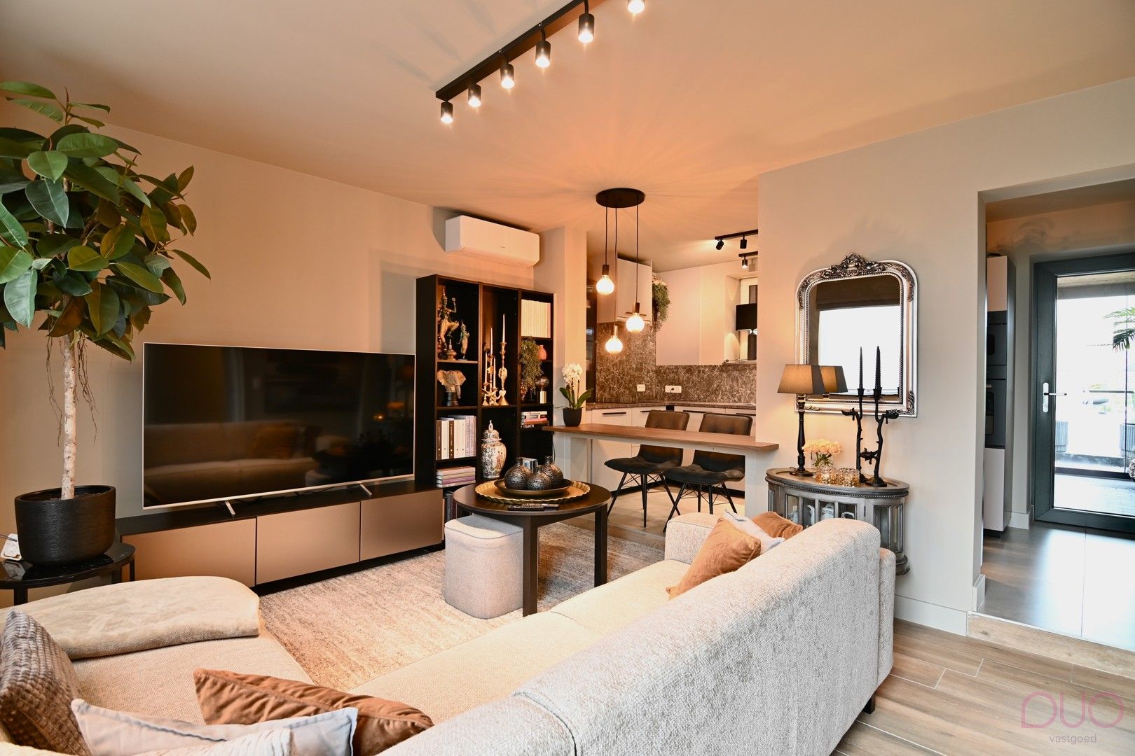 Instapklare, volledig gerenoveerde designwoning – inclusief inboedel aan meerprijs foto 3