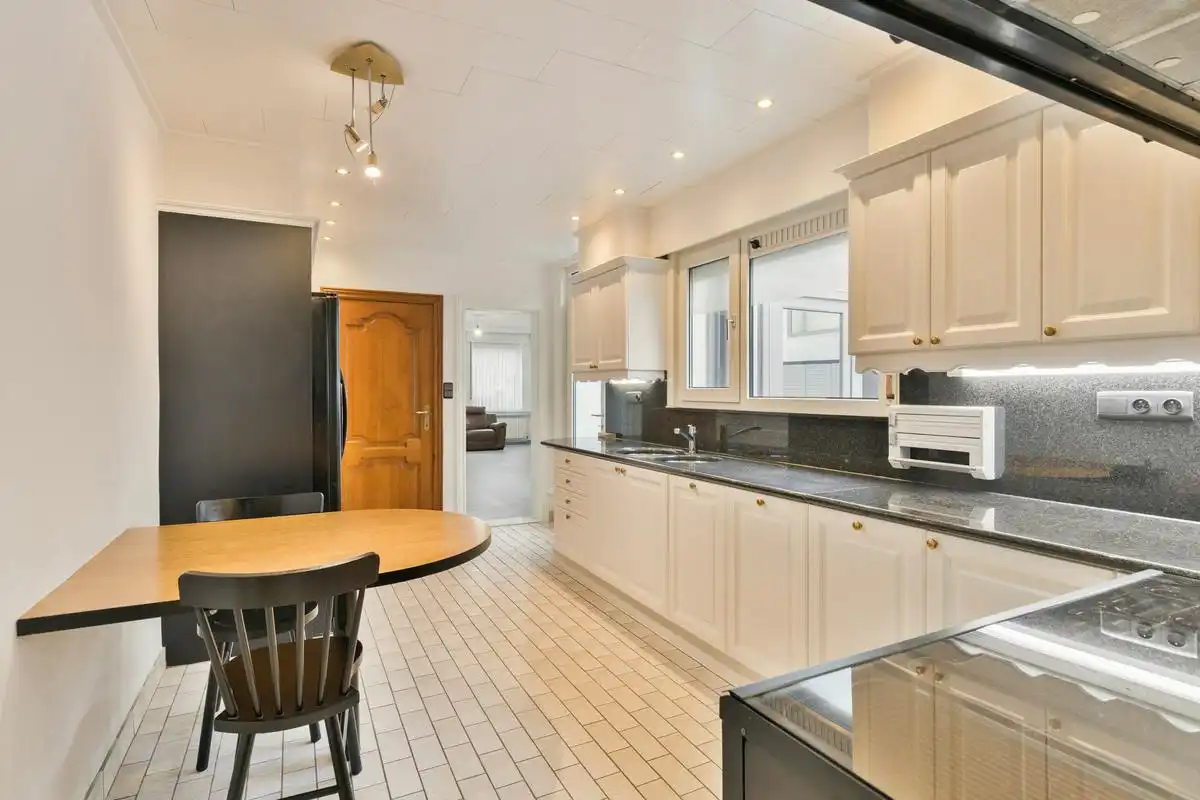 Ruim huis te koop met 6 slaapkamers in Blankenberge centrum foto 9