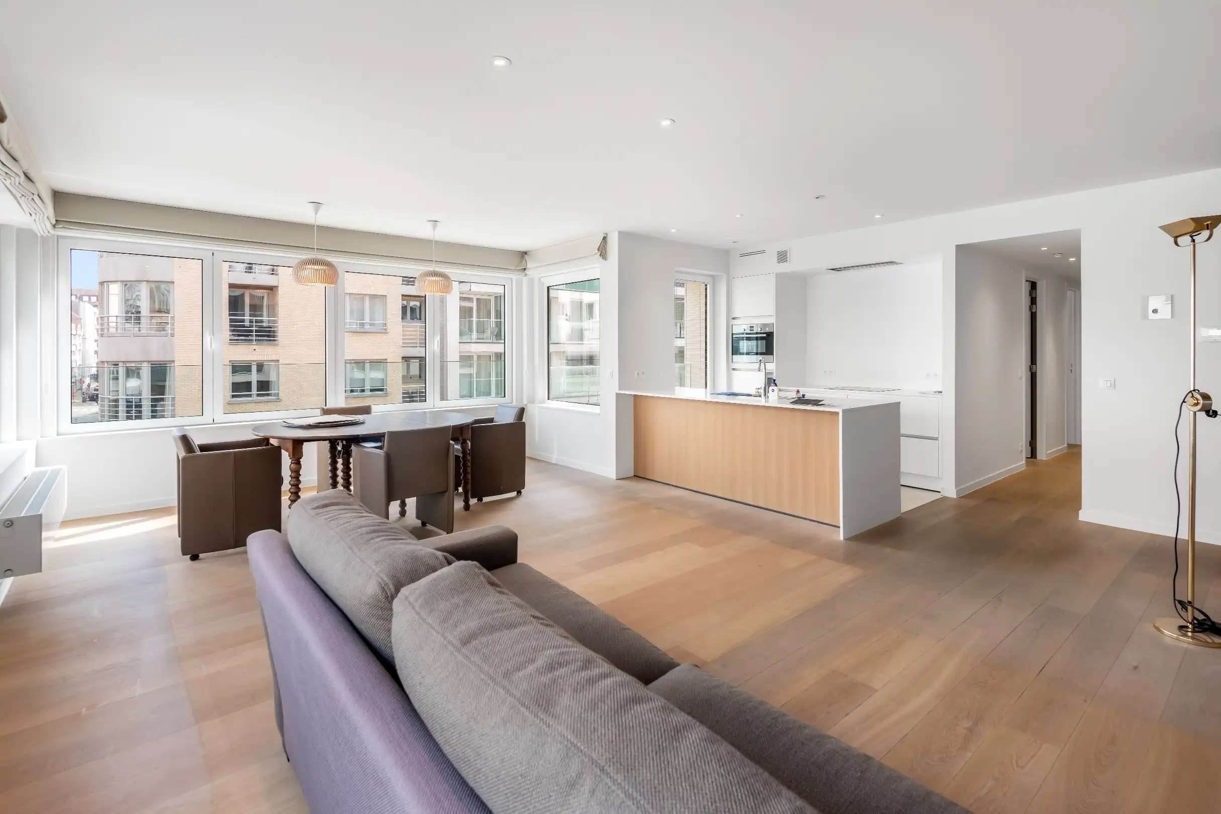 Recent mooi afgewerkt hoekappartement op wandelafstand van de zee. Inpandige parking te koop foto 8