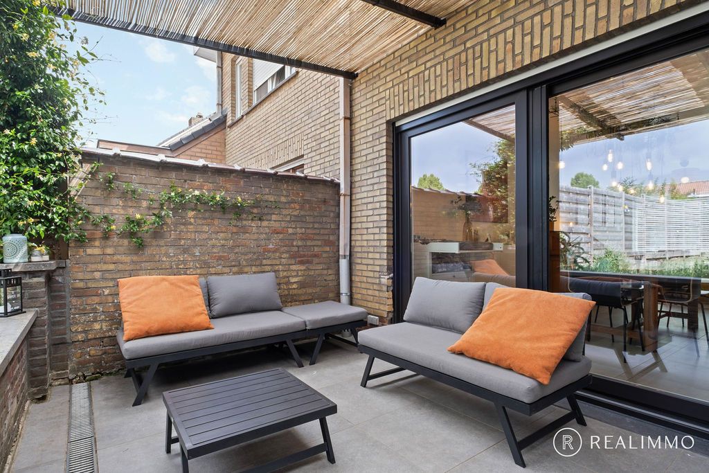 Gerenoveerde woning in rustige straat! foto 18