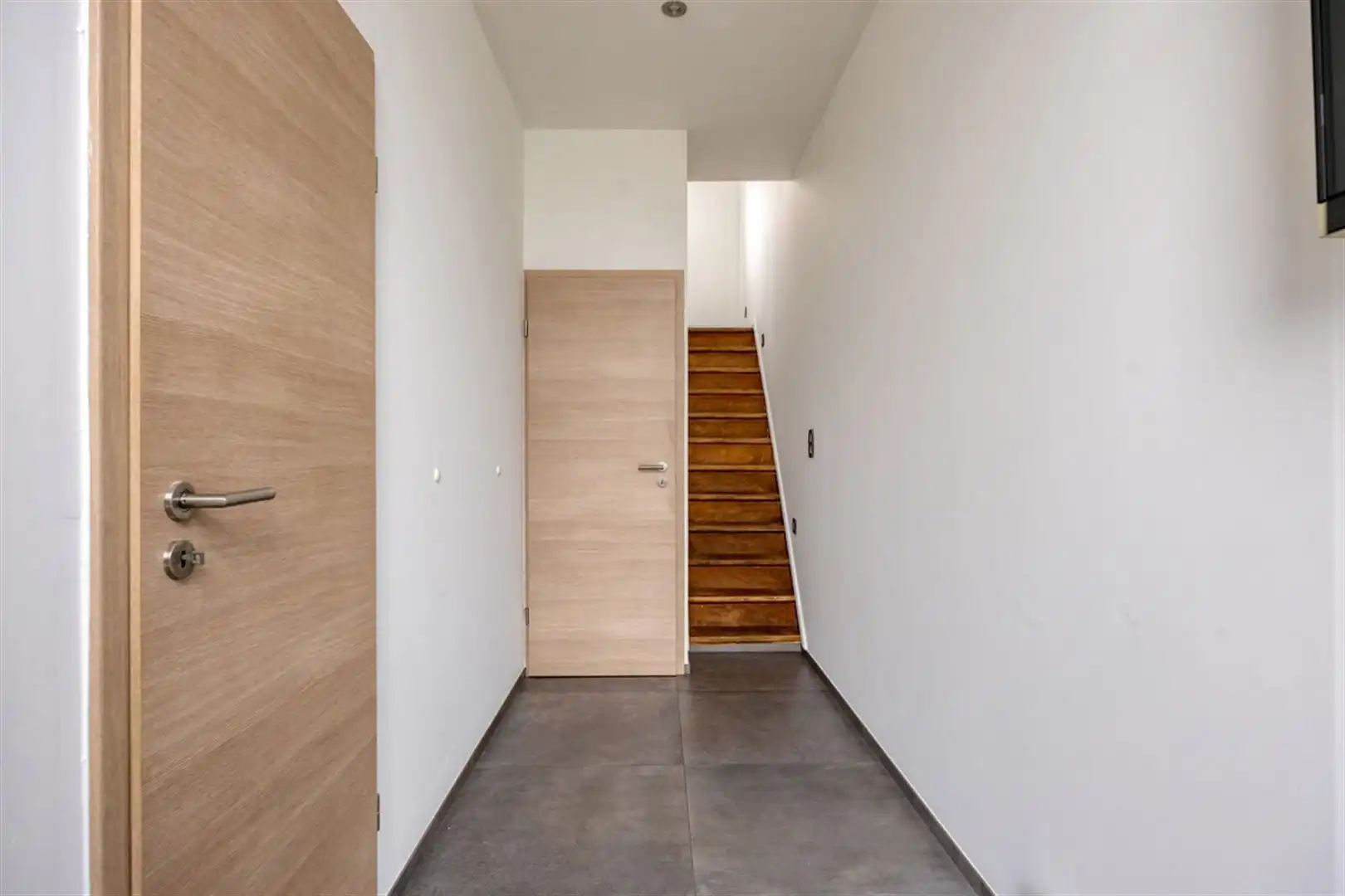 TE KOOP: Gesloten bebouwing met 3 slaapkamers te Kuringen foto 3