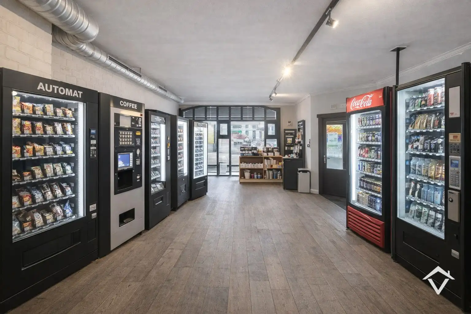 Centraal gelegen handelszaak, met tal van mogelijkheden, op de Markt van Torhout foto 14