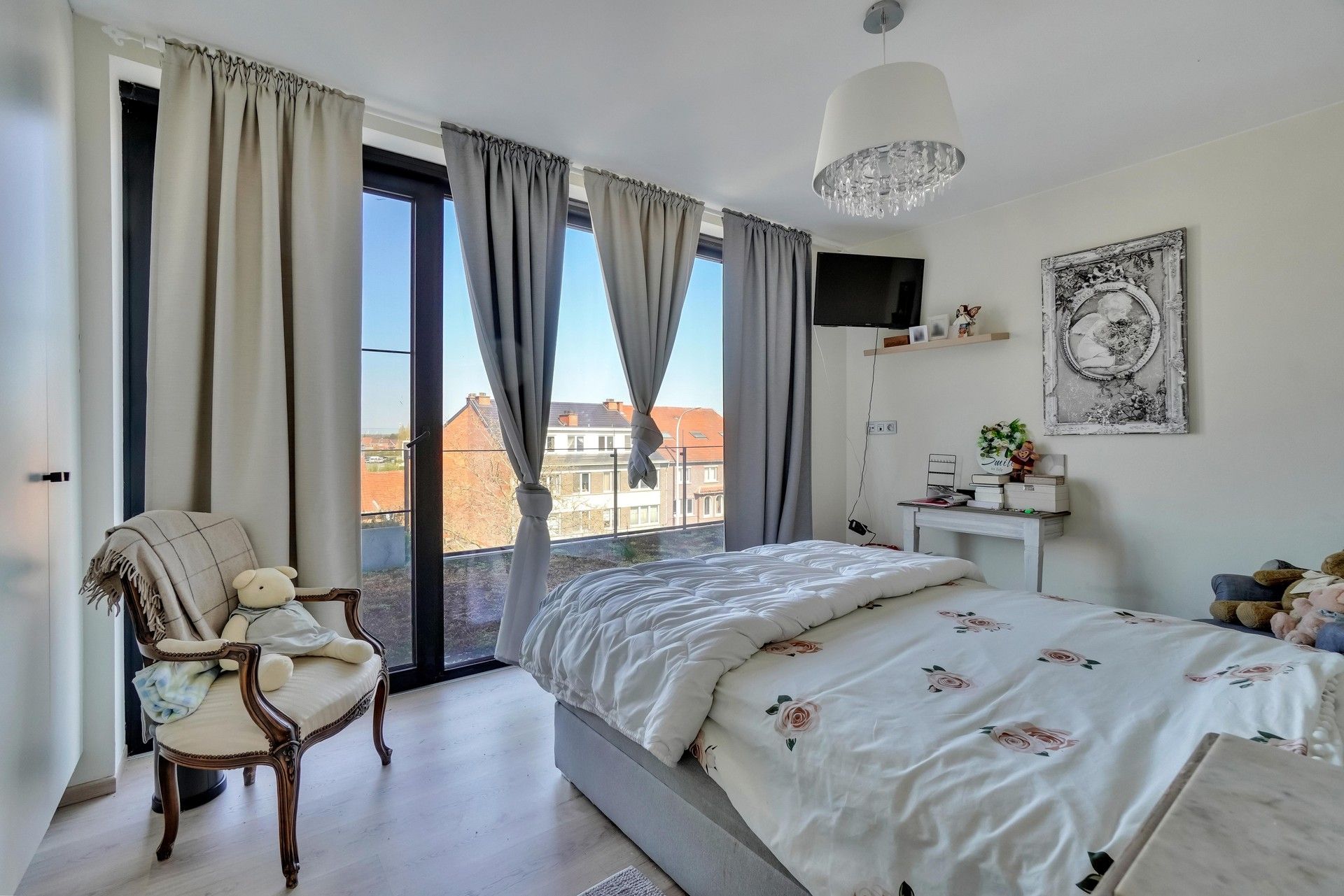 Instapklaar, lichtrijk dakappartement met 2 slaapkamers, terras en parking. foto 9