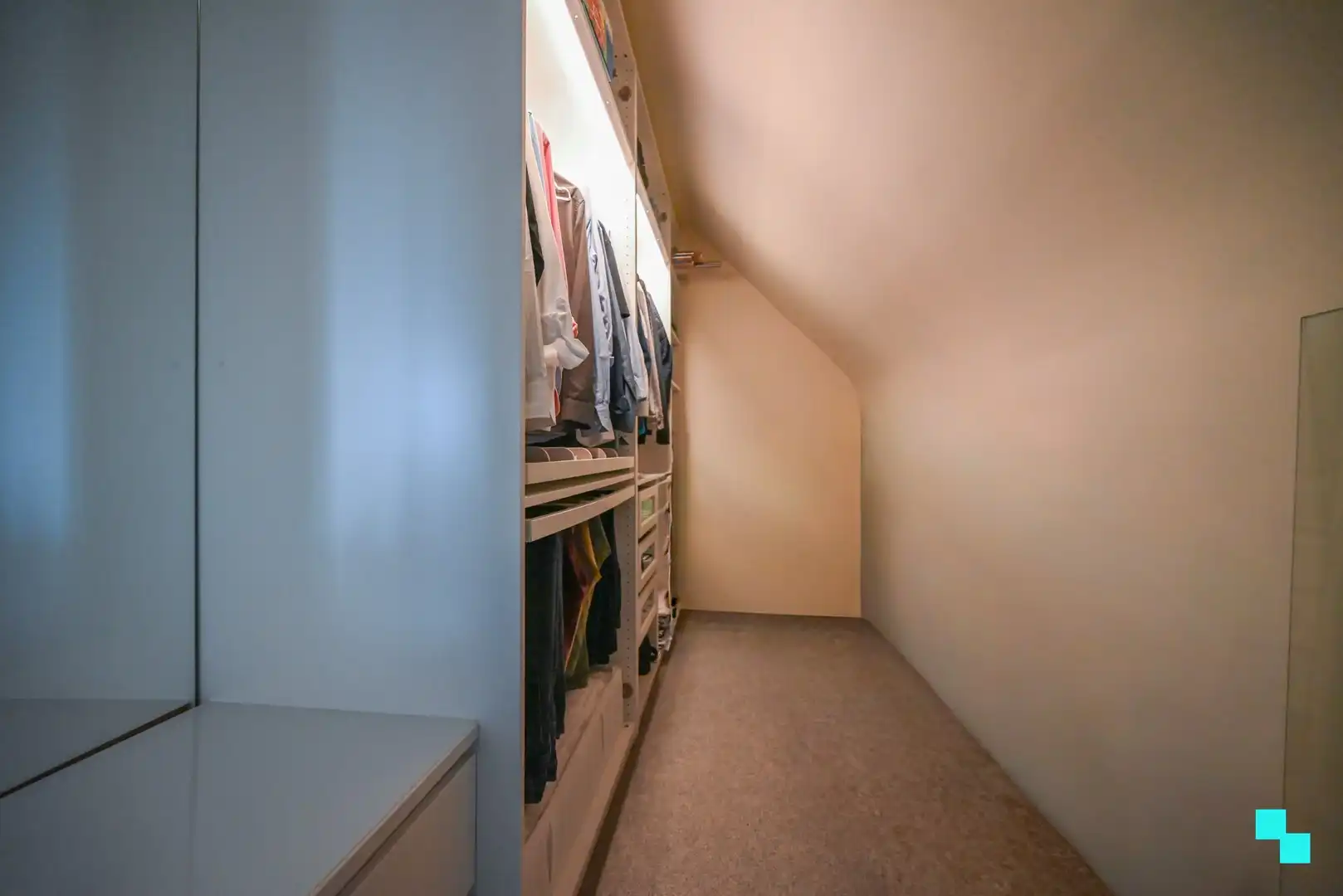 Ruime, instapklare gezinswoning met vier slaapkamers en dubbele garage, vlakbij centrum Izegem foto 29