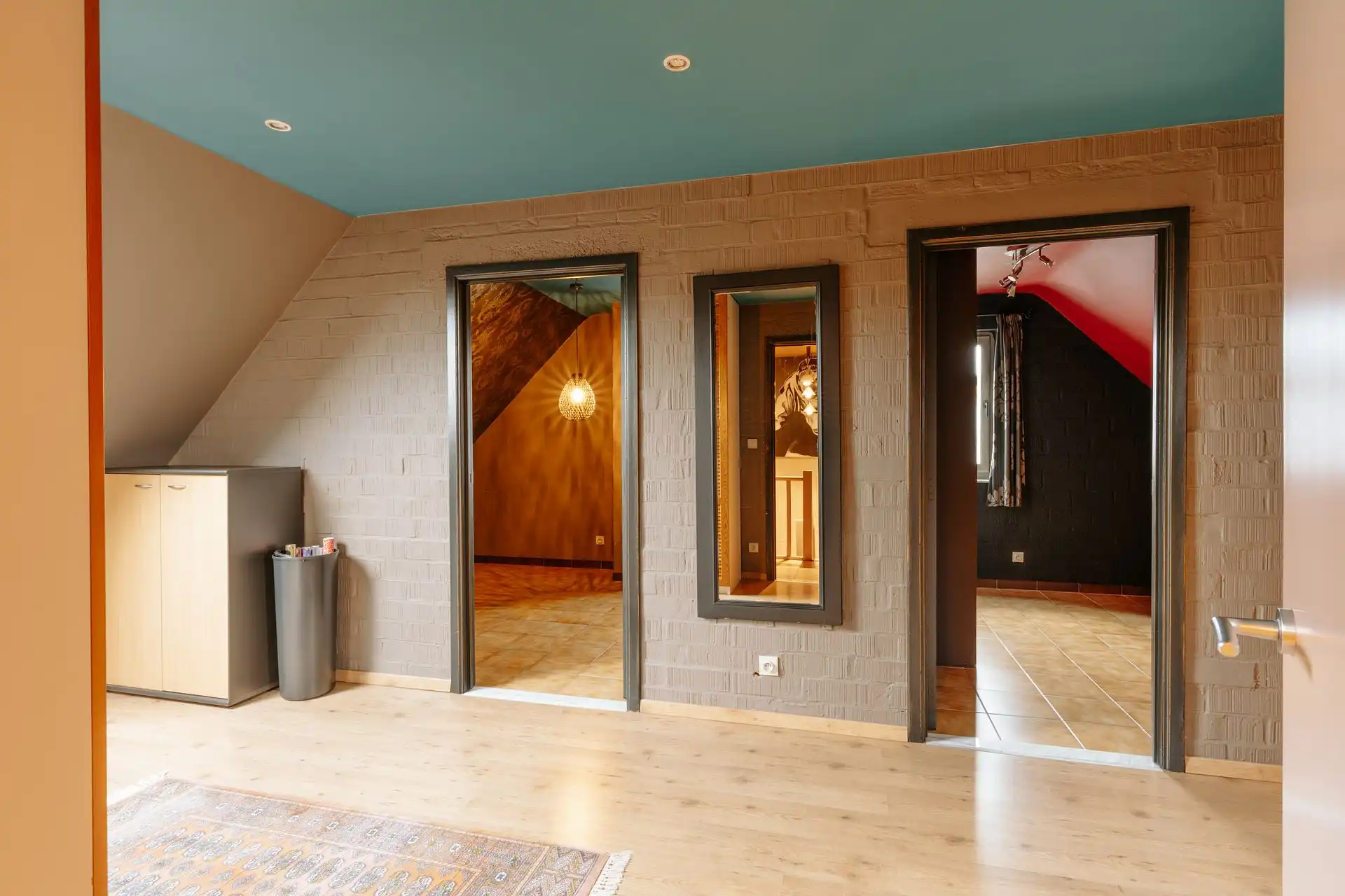 Stijlvolle halfopen woning met grote tuin en zwembad! foto 18