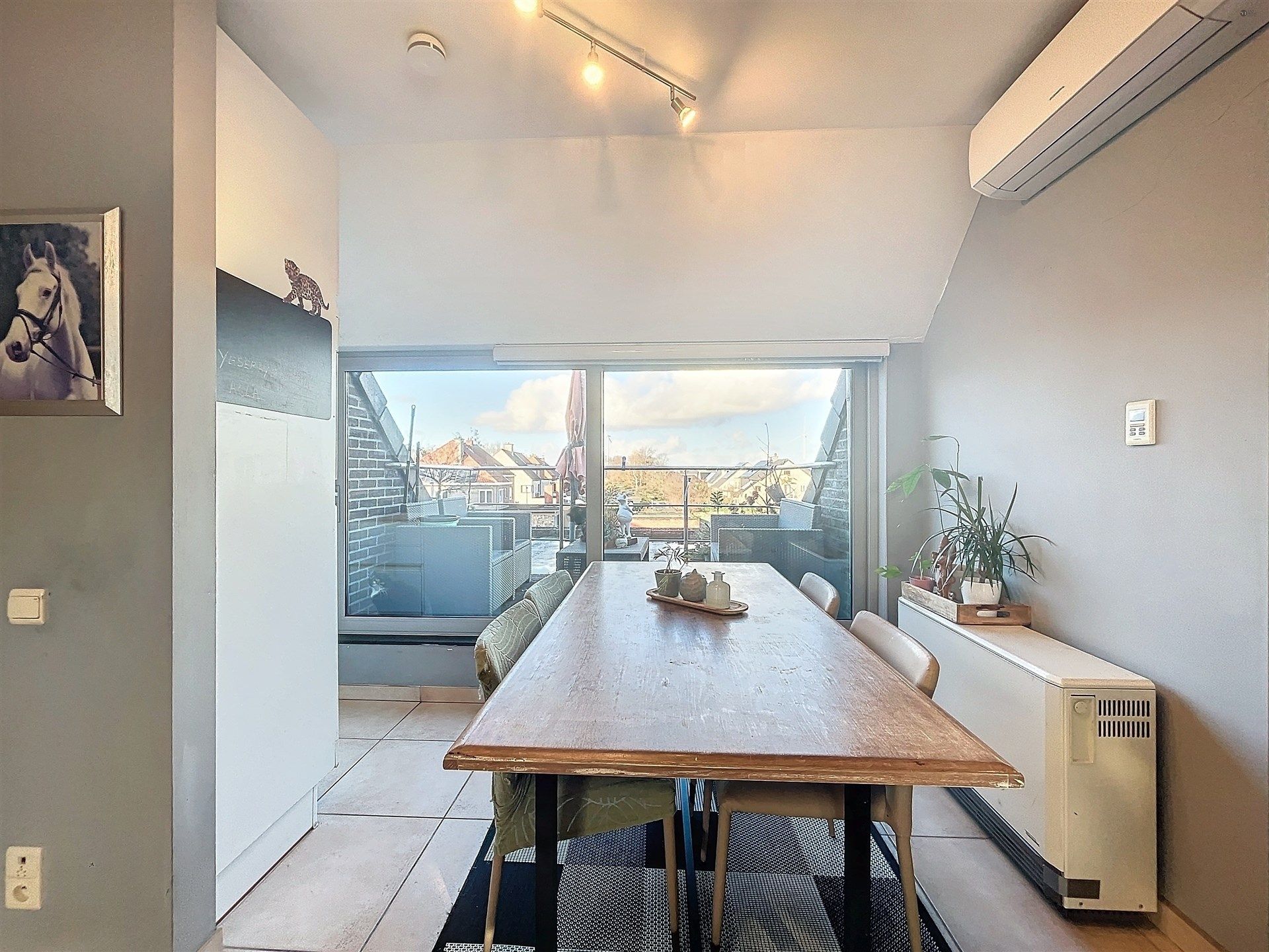 Centraal gelegen appartement met twee slaapkamers en terras   foto 4