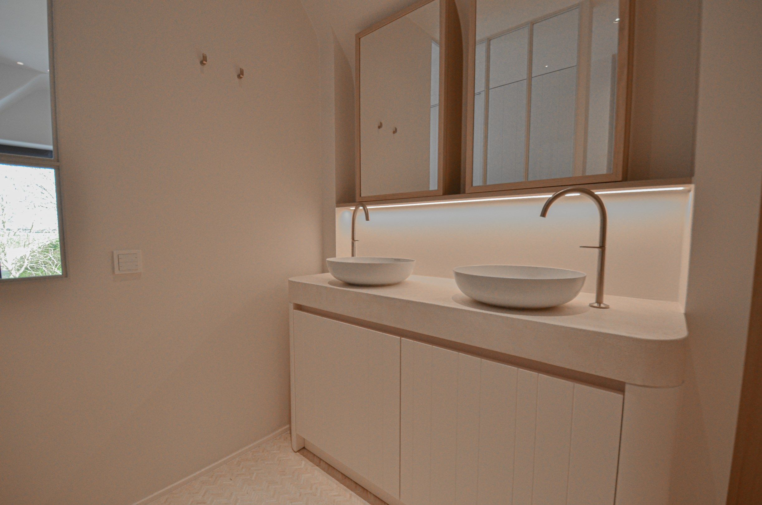 Exclusieve  nieuwbouwwoning afgewerkt met buitengewone materialen en design. foto 23