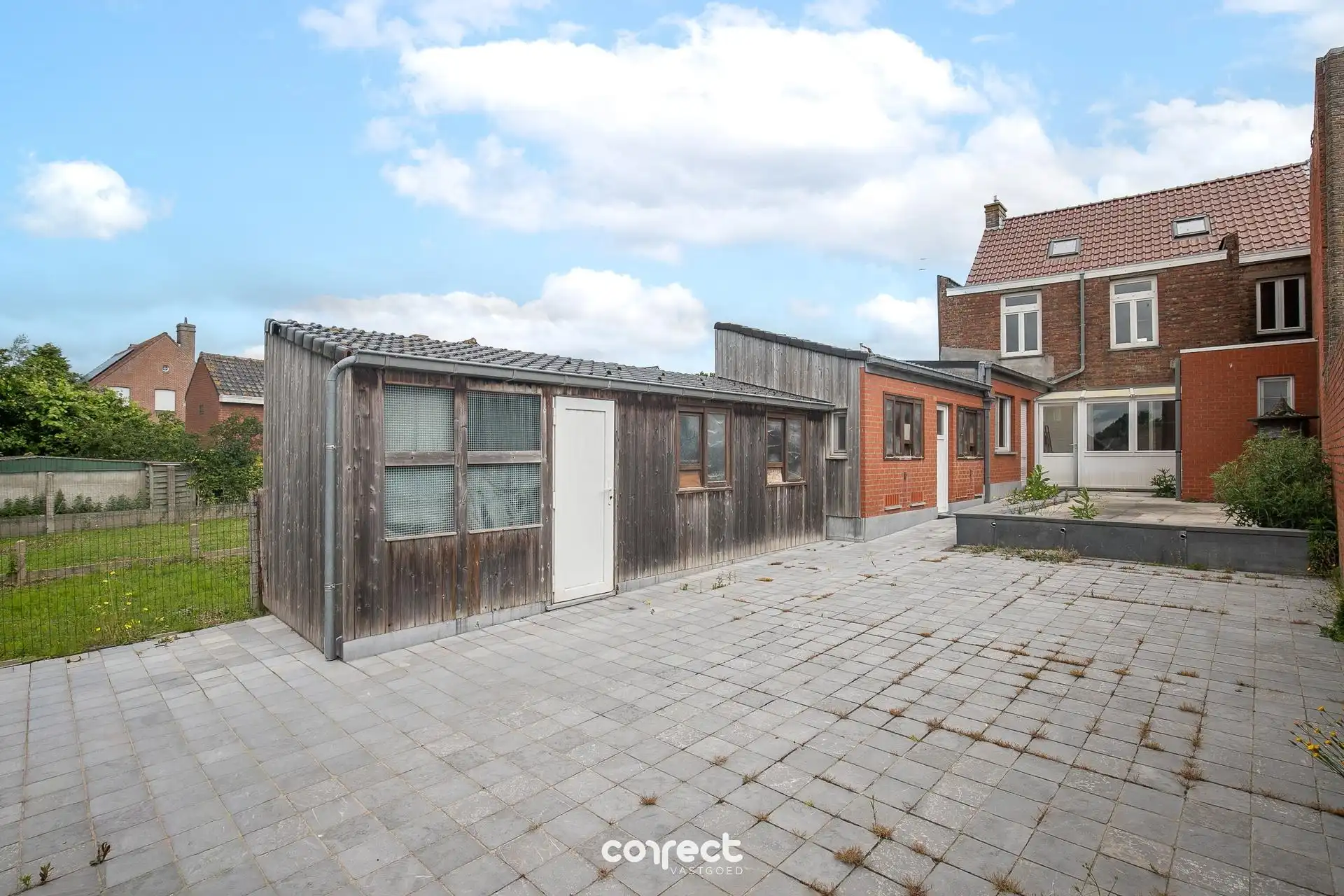 Ruime woning met garage. foto 2