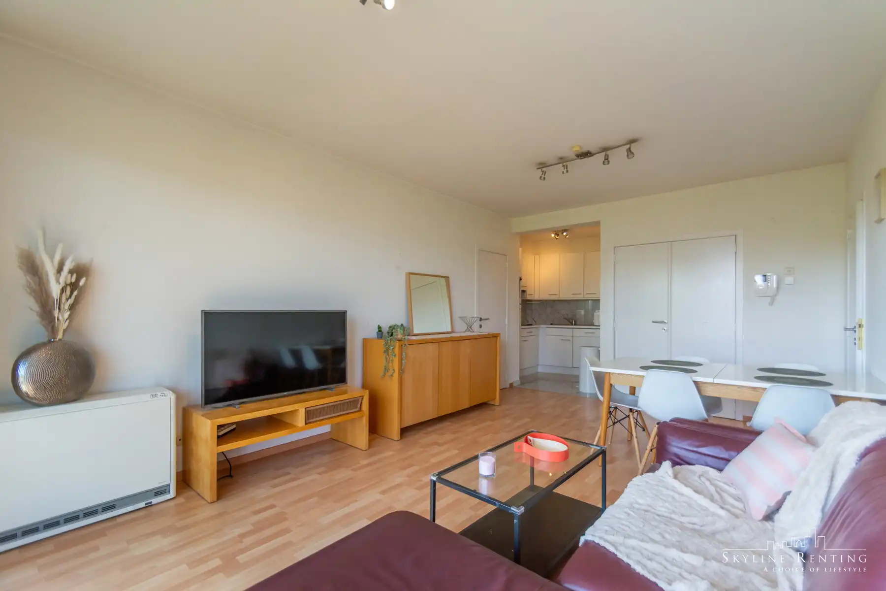 2 slaapkamer gemeubeld appartement met terras foto 3
